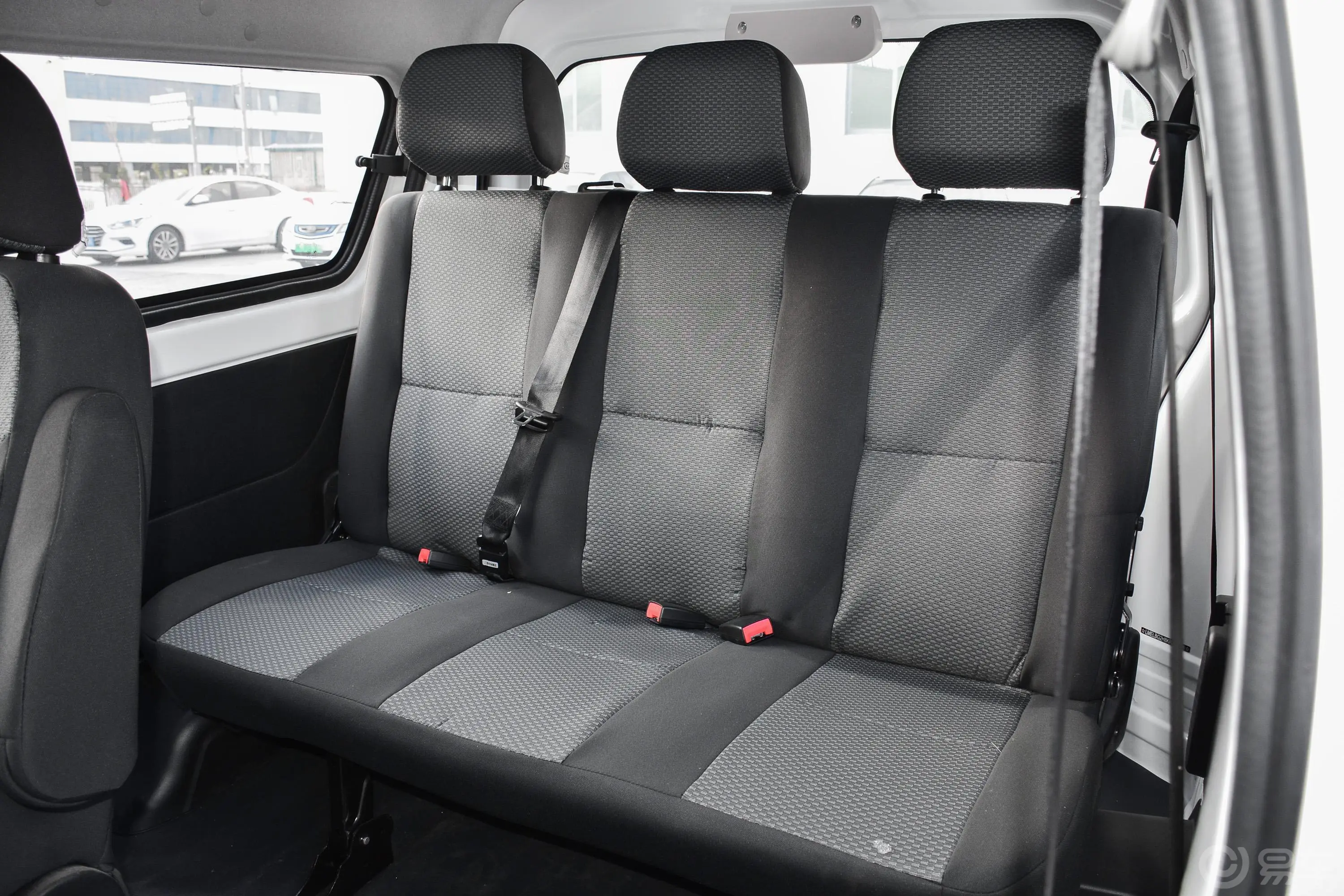 开沃D07创业者 多功能乘用车 磷酸铁锂40.32kWh第三排座椅