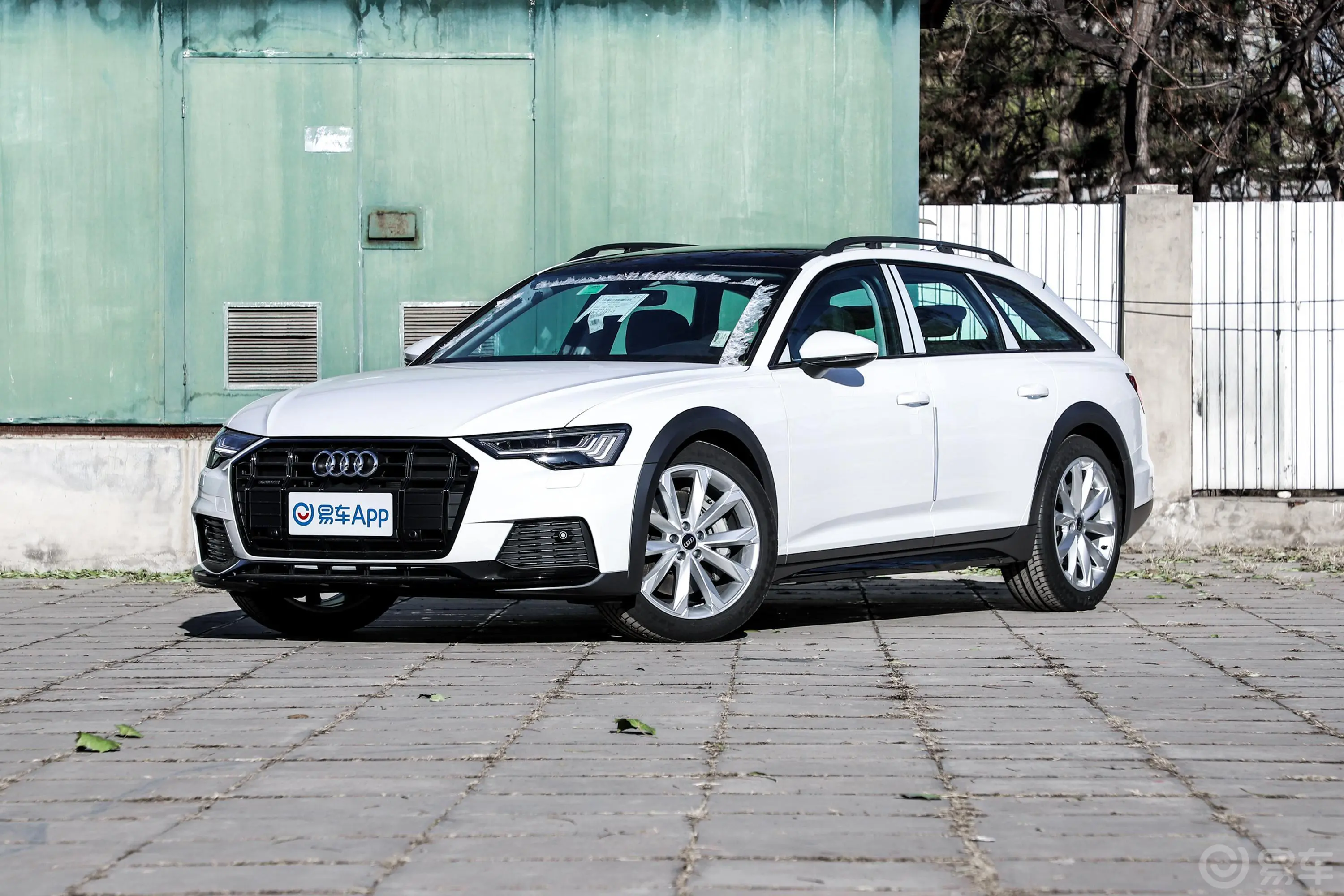 奥迪A6Allroad quattro 探索家 55 TFSI 尊享越野型侧前45度车头向左水平