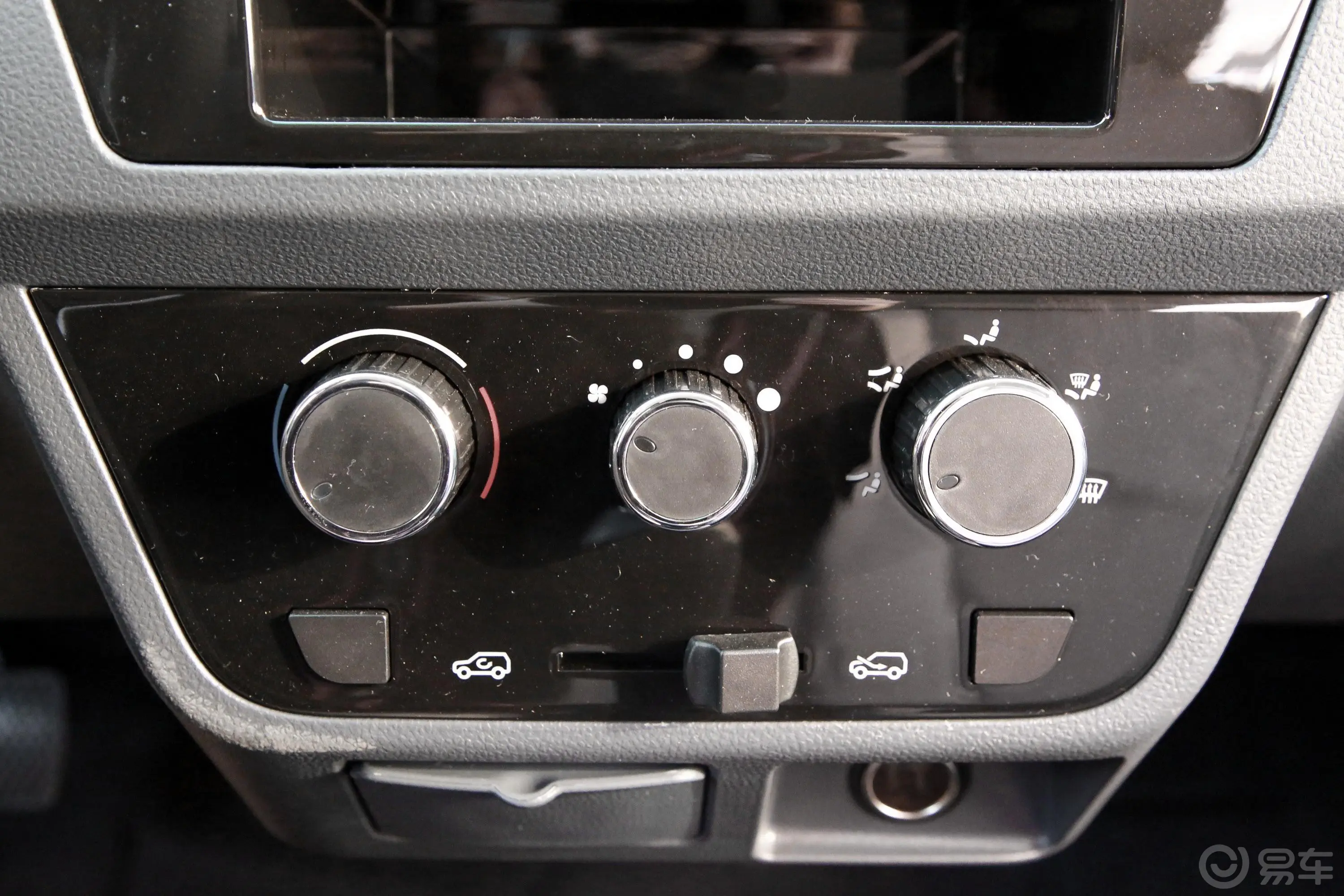 金杯小海狮X30客车 1.5L 手动 标准中央空调EPS版 5/6/7座 国VI空调