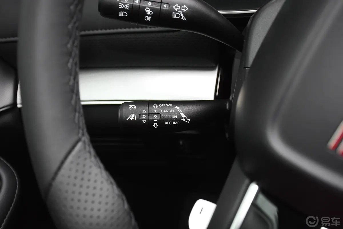荣威RX5 MAXSupreme系列 2.0T 双离合 两驱 智能座舱尊荣版内饰