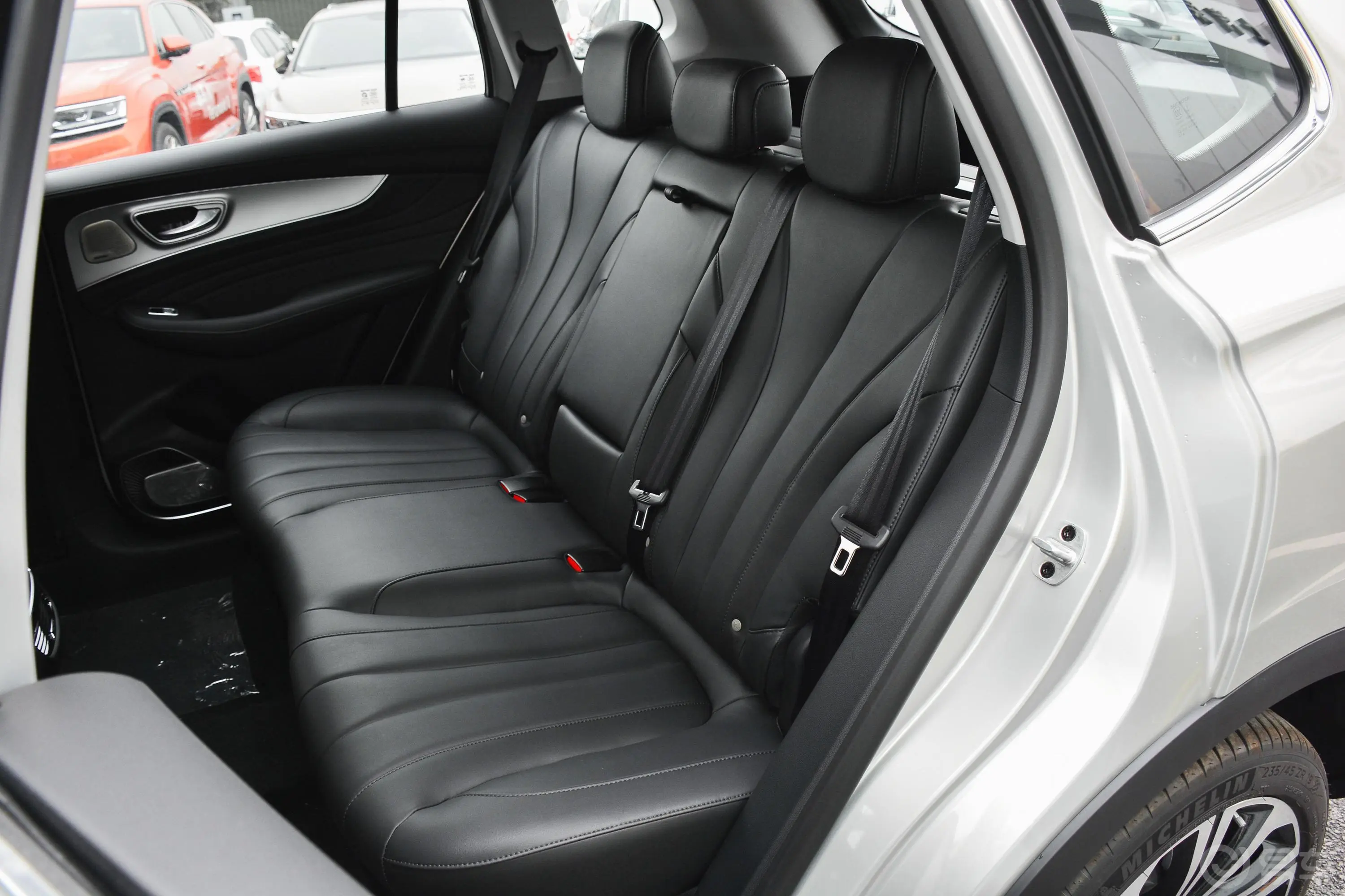 荣威RX5 MAXSupreme系列 2.0T 双离合 两驱 智能座舱尊荣版后排座椅