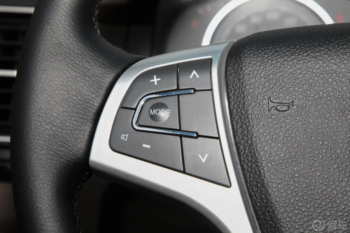 萨普标轴 1.5L 手动 两驱 舒适型 汽油左侧方向盘功能按键