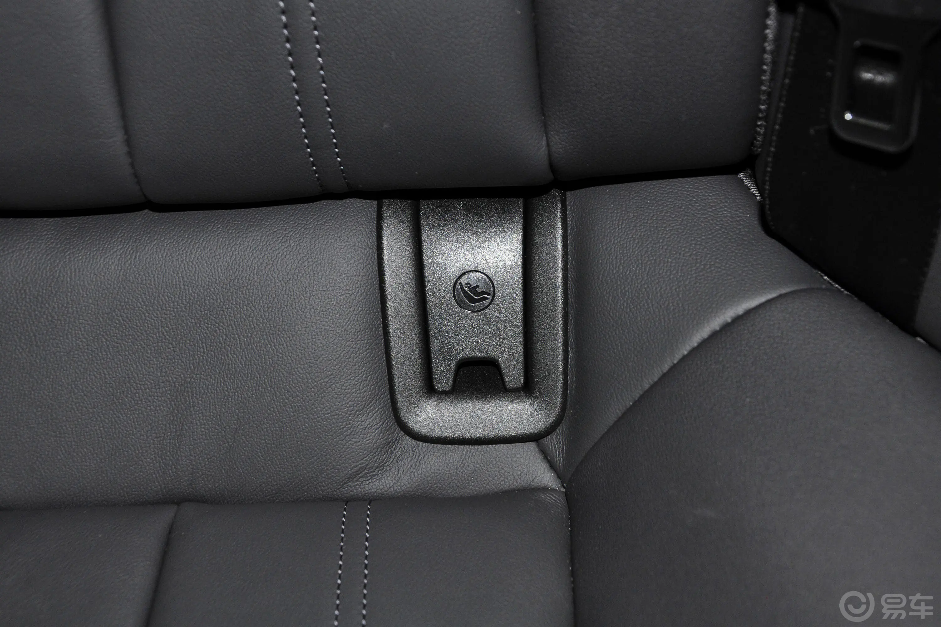 奥迪A4(进口)Avant 先锋派 40TFSI 时尚致雅型儿童座椅接口