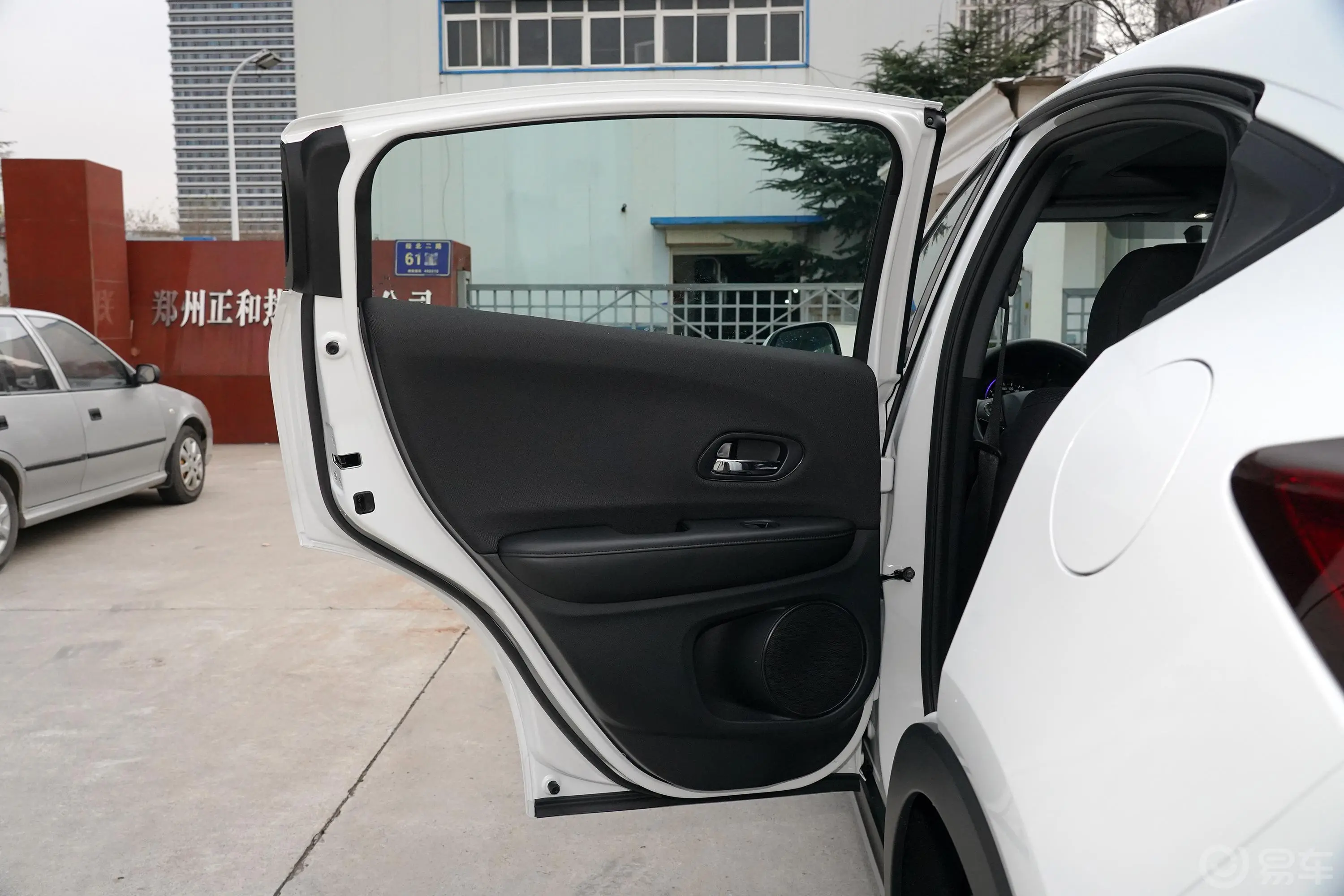 本田XR-V220TURBO CVT舒适版驾驶员侧后车门