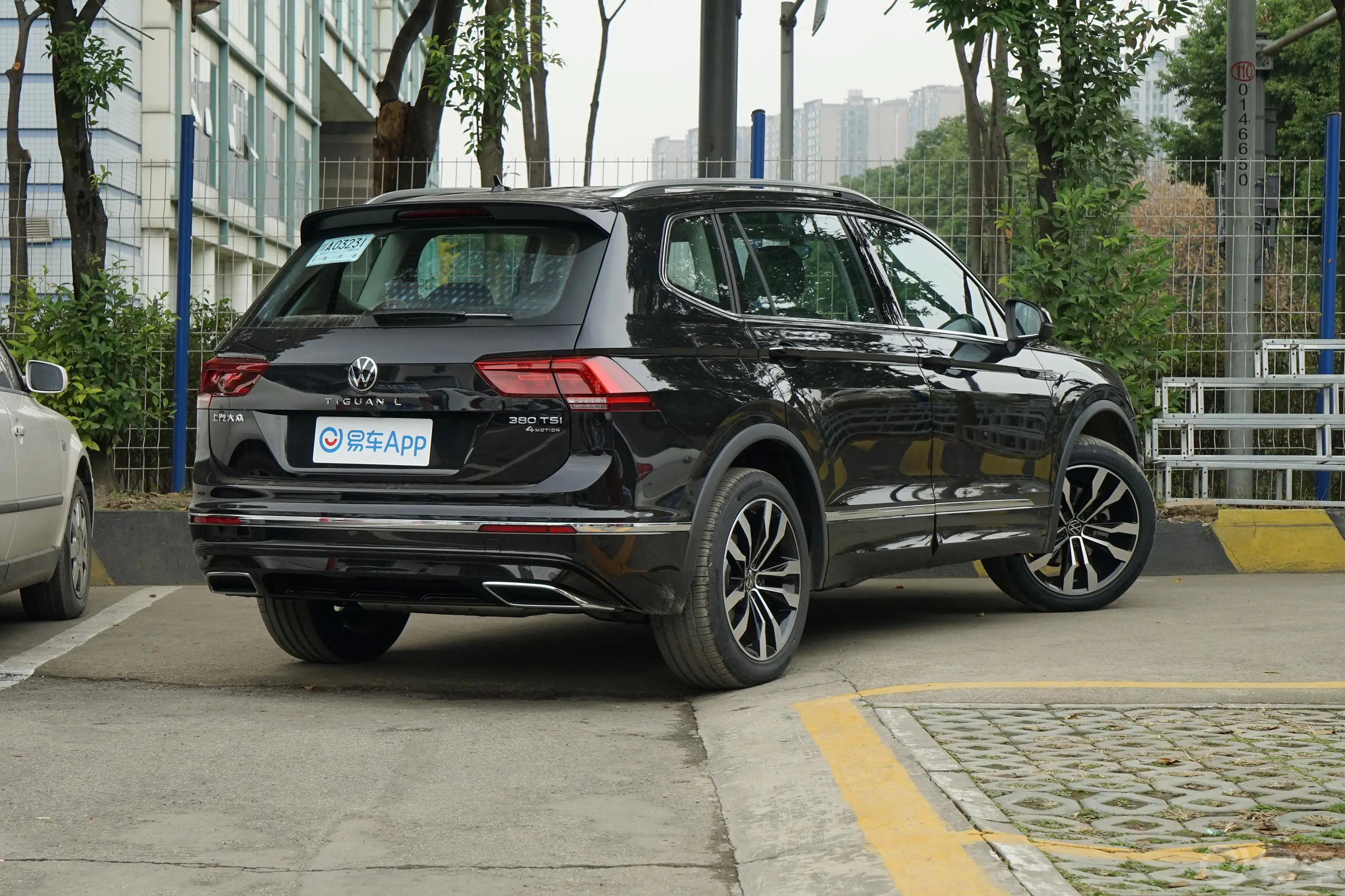 途观L380TSI 双离合 四驱 R-Line旗舰版侧后45度车头向右水平