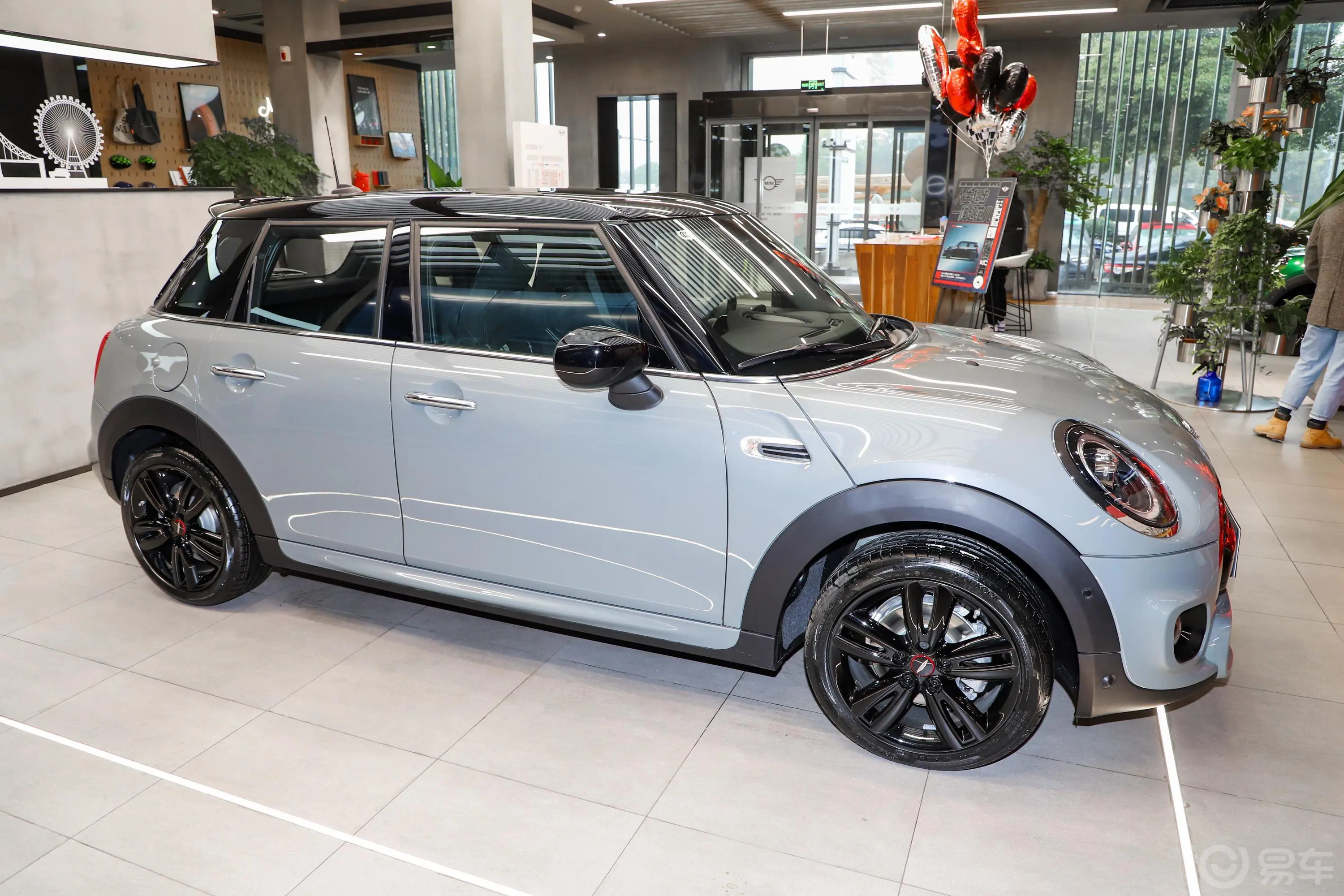 MINI1.5T COOPER 赛车手 五门版正侧车头向右水平