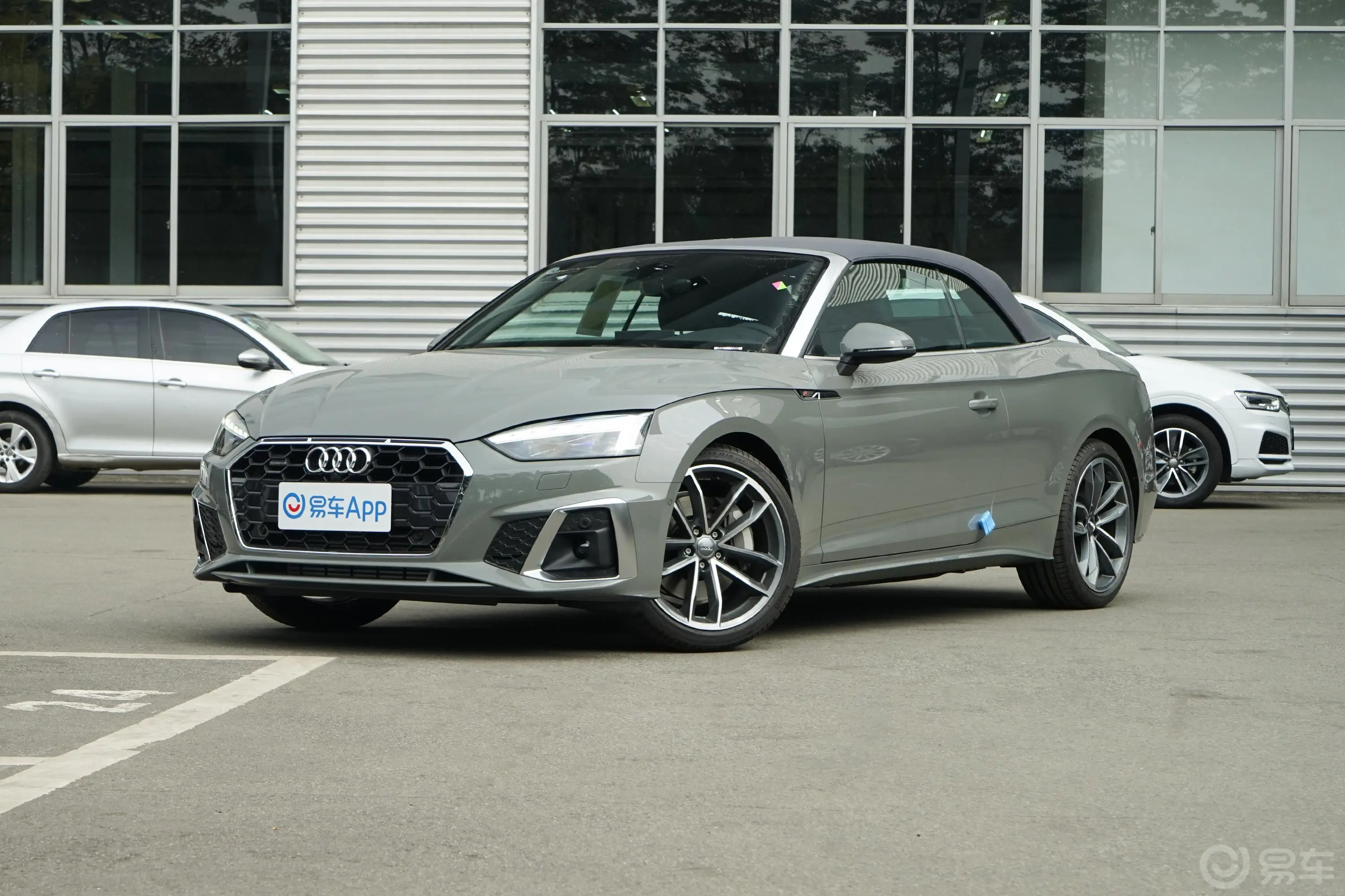 奥迪A5Cabriolet 45TFSI quattro 臻选动感型侧前45度车头向左水平