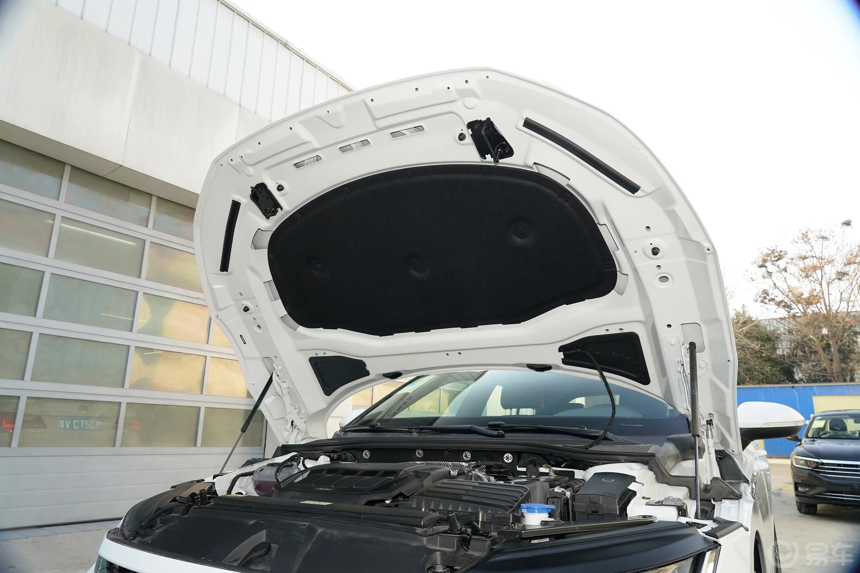 一汽-大众CC330TSI 炫目版前舱盖内侧