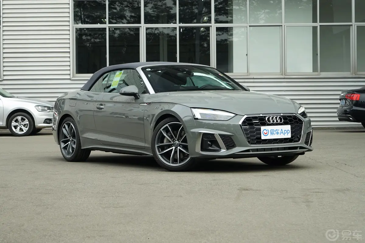 奥迪A5Cabriolet 45TFSI quattro 臻选动感型胎压信息铭牌