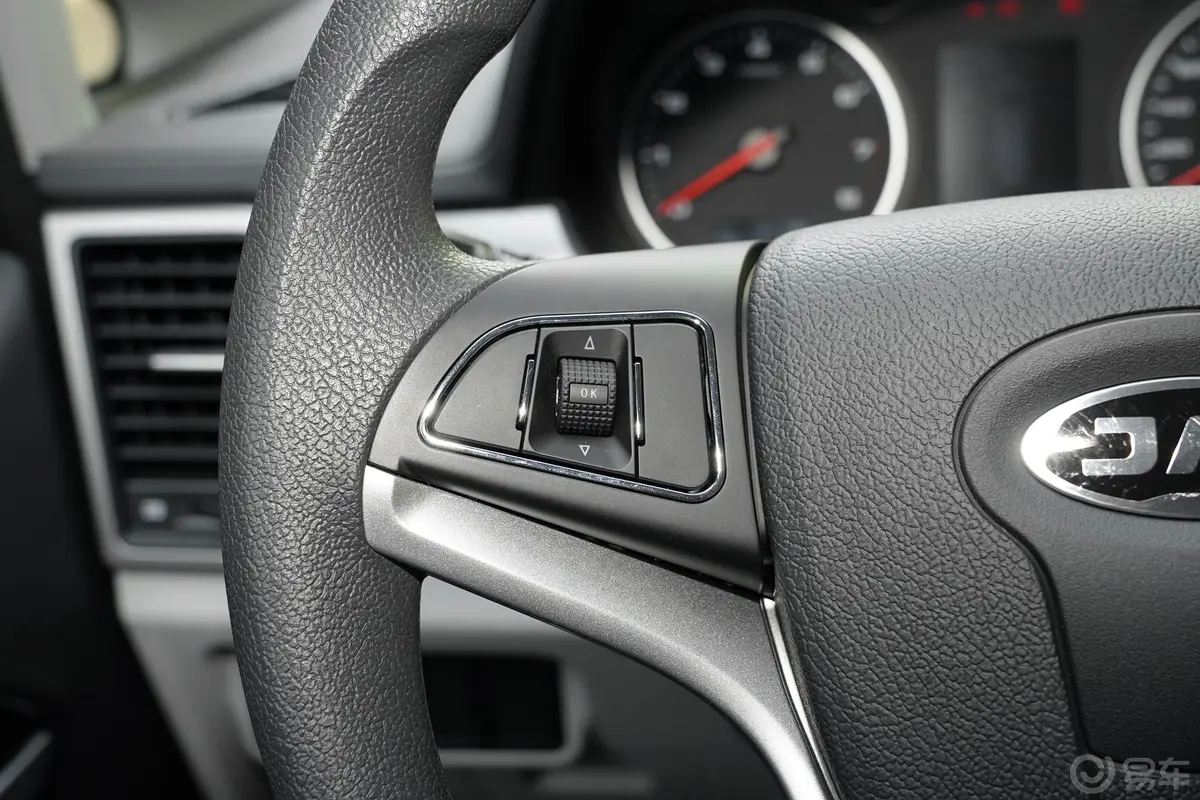瑞风M4悦享系列 2.0L 手动 舒适型 汽油 国VI左侧方向盘功能按键
