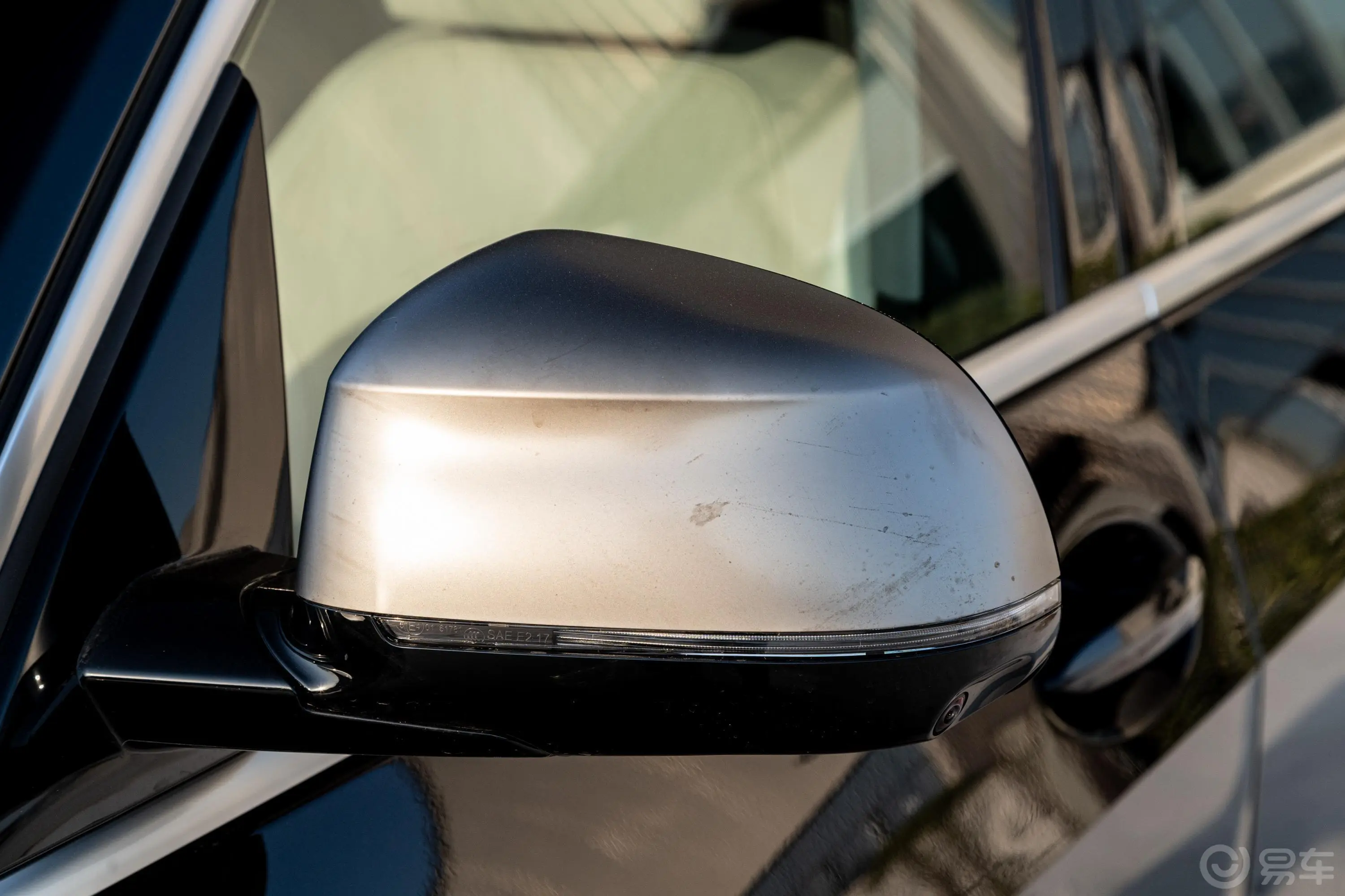 宝马X7xDrive M50i主驾驶后视镜背面
