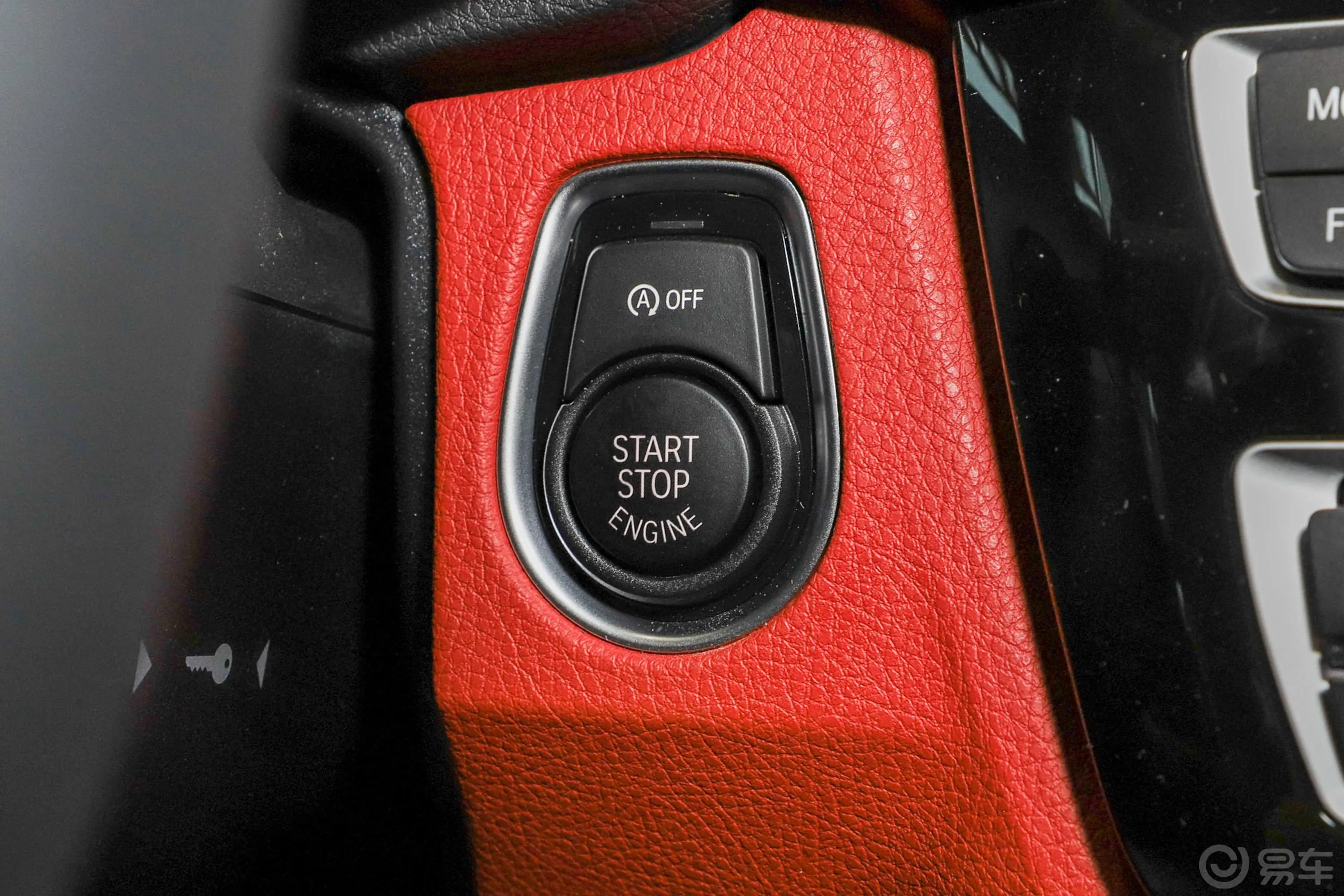 宝马4系四门轿跑车 425i M运动曜夜版钥匙孔或一键启动按键