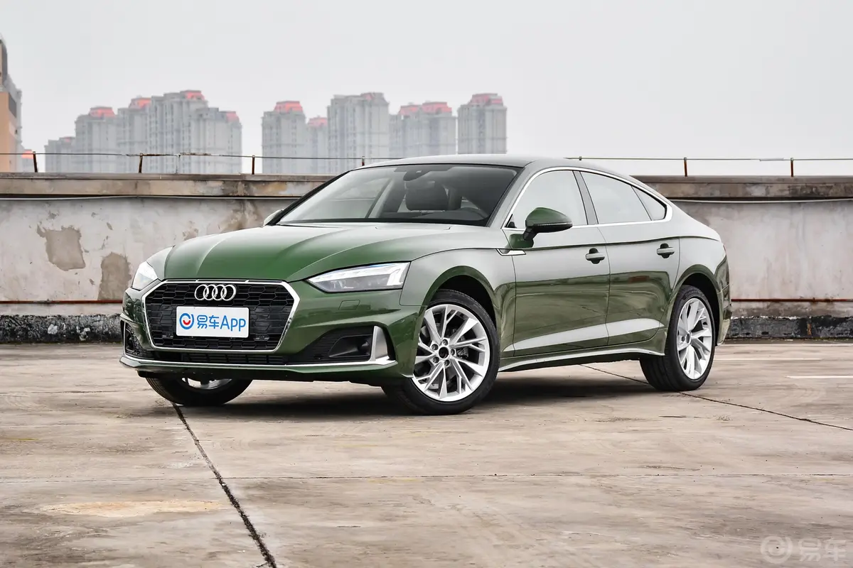 奥迪A5Sportback 40 TFSI 时尚致雅型侧前45度车头向左水平