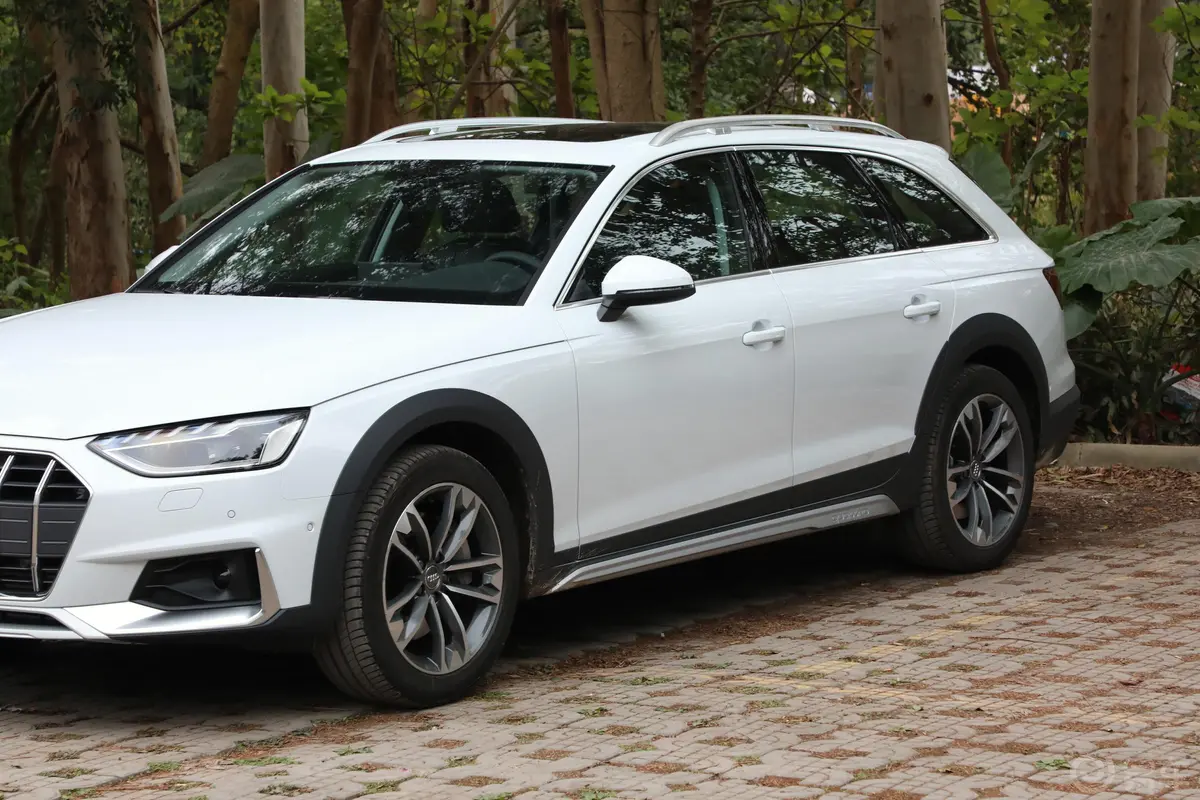 奥迪A4(进口)45TFSI allroad quattro 探索家版外观