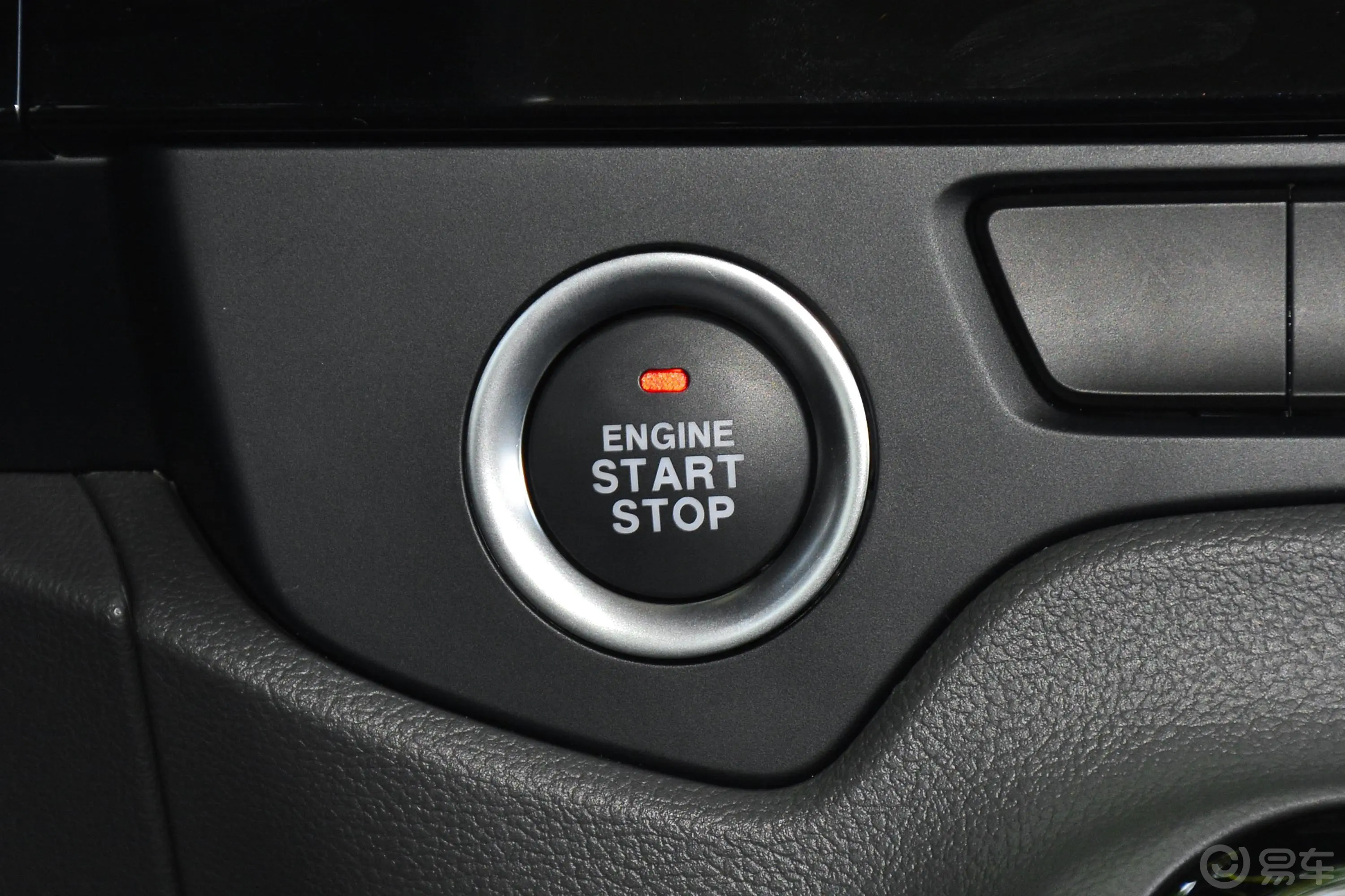 新世代全顺Pro 2.2T AMT 长轴中顶 物流车 7座 柴油 国VI钥匙孔或一键启动按键