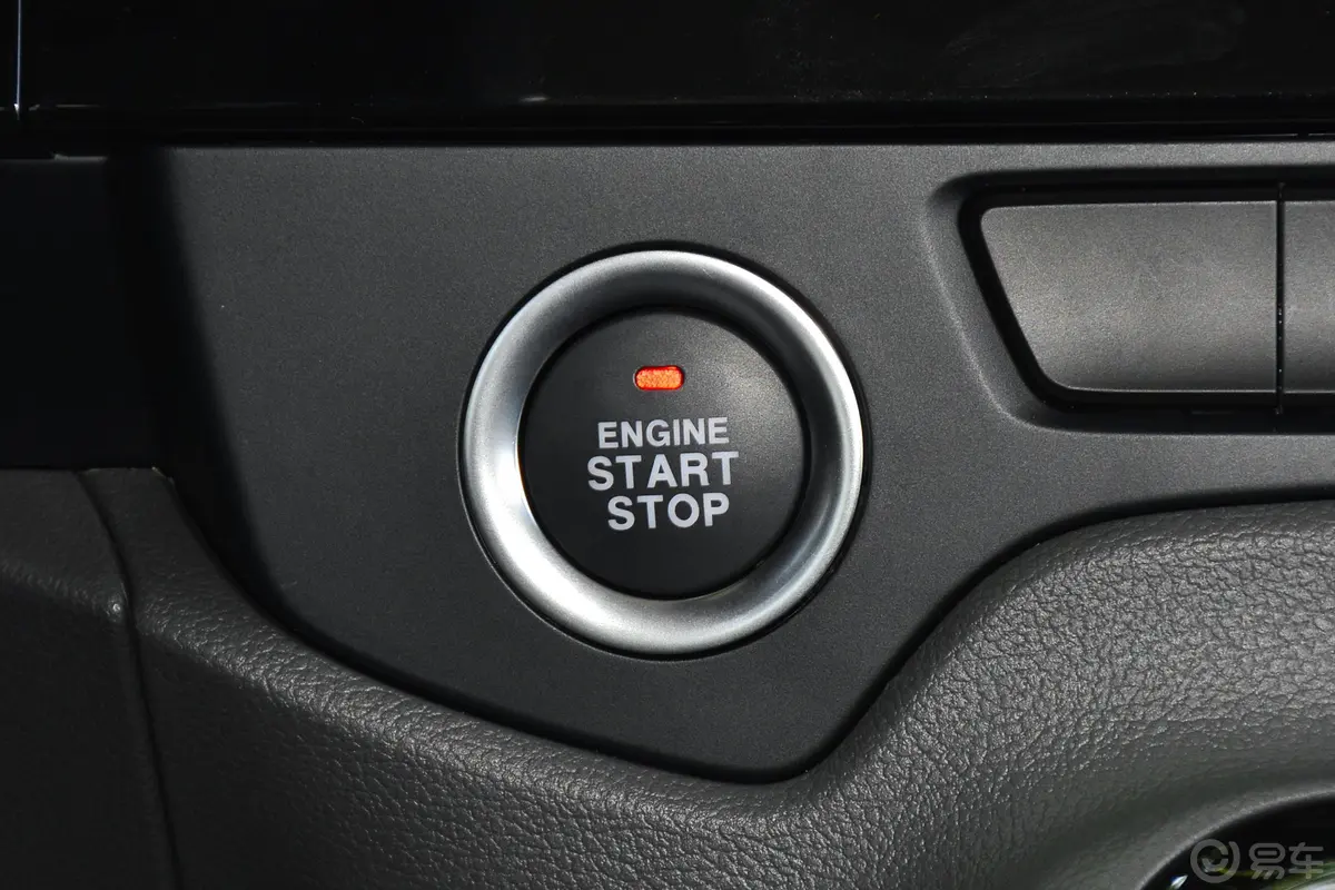 新世代全顺Pro 2.2T AMT 长轴中顶 物流车 7座 柴油 国VI钥匙孔或一键启动按键