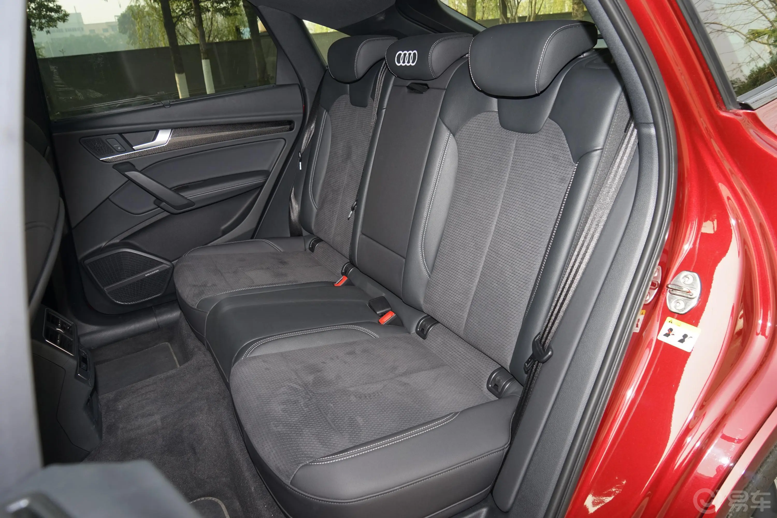 奥迪Q5L Sportback45 TFSI 豪华型后备厢空间特写