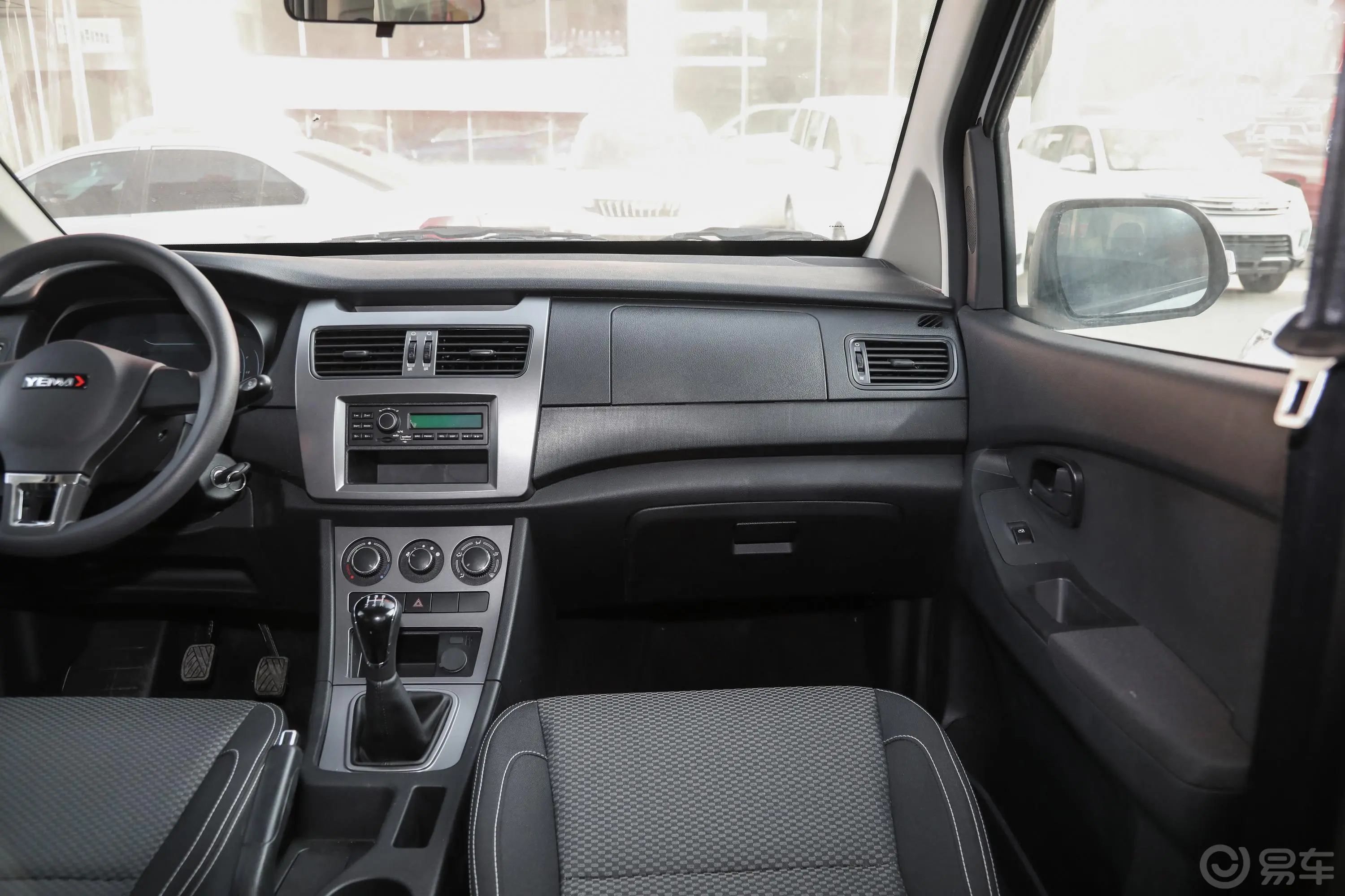斯派卡改款 1.5L 手动 舒适型副驾驶位区域