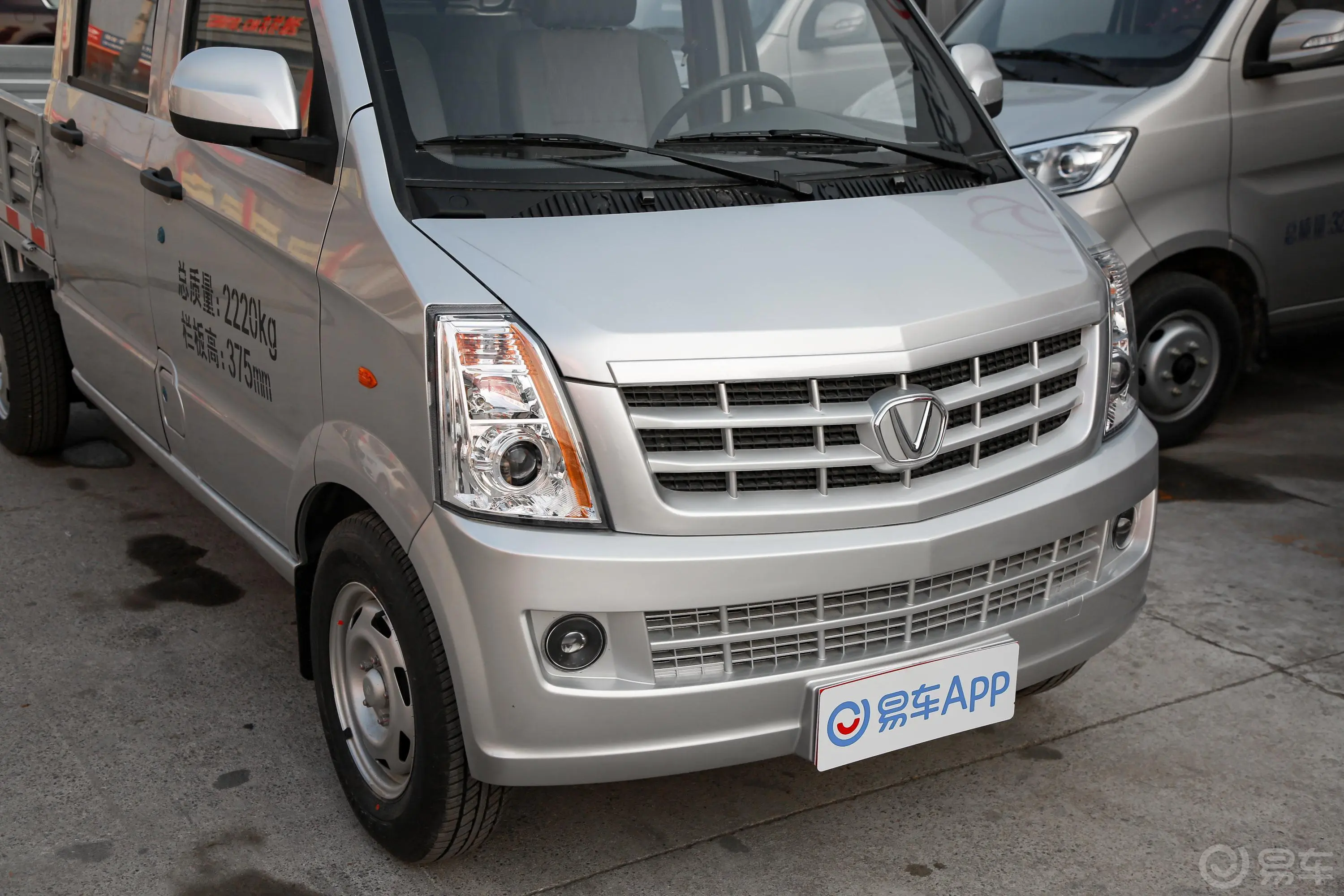 成功K4货车 1.5L 双排 舒适型前格栅侧俯拍