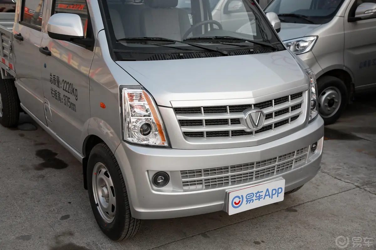 成功K4货车 1.5L 双排 舒适型前格栅侧俯拍