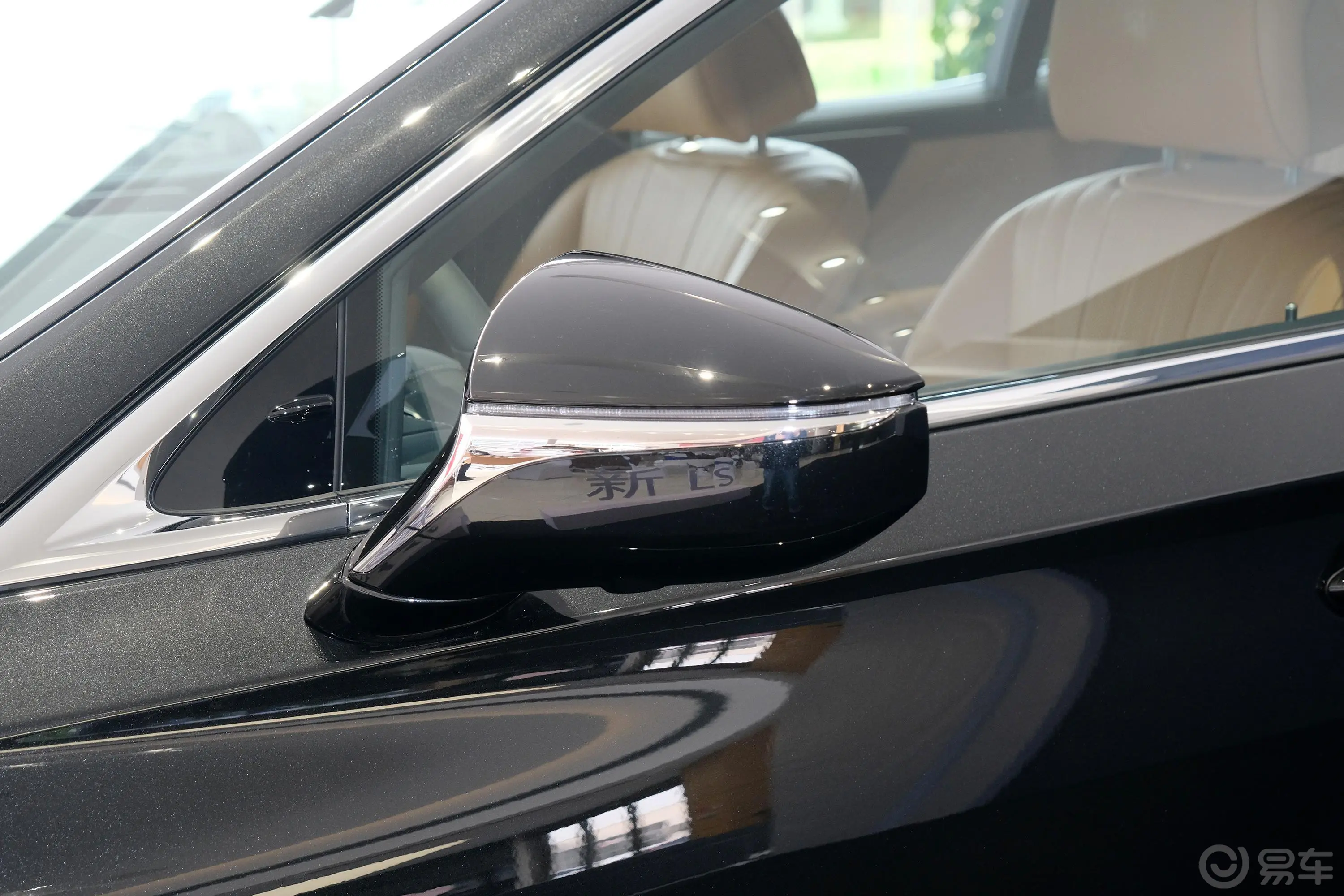 雷克萨斯LS500h 豪华版主驾驶后视镜背面