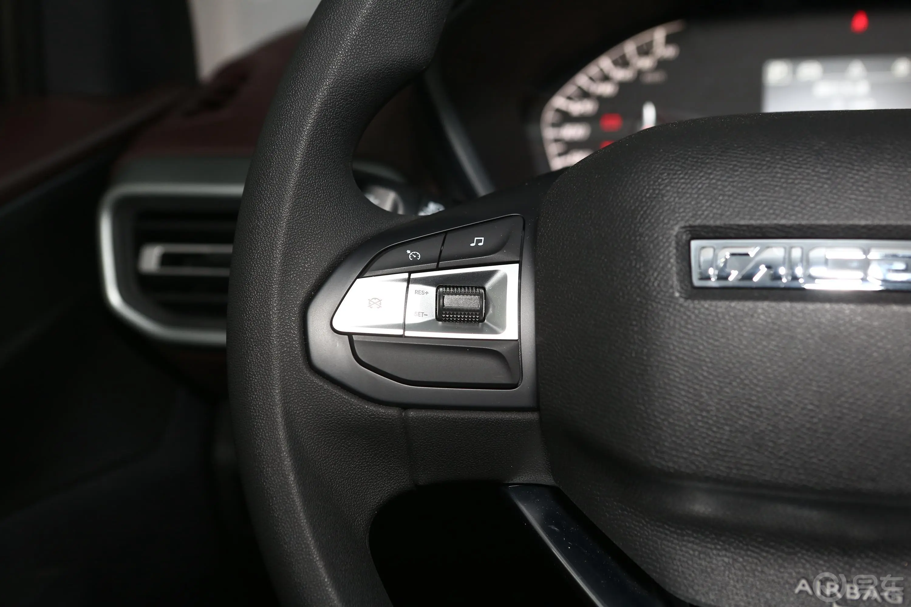 凯程F702.4T 手自一体 两驱 豪华版 汽油左侧方向盘功能按键