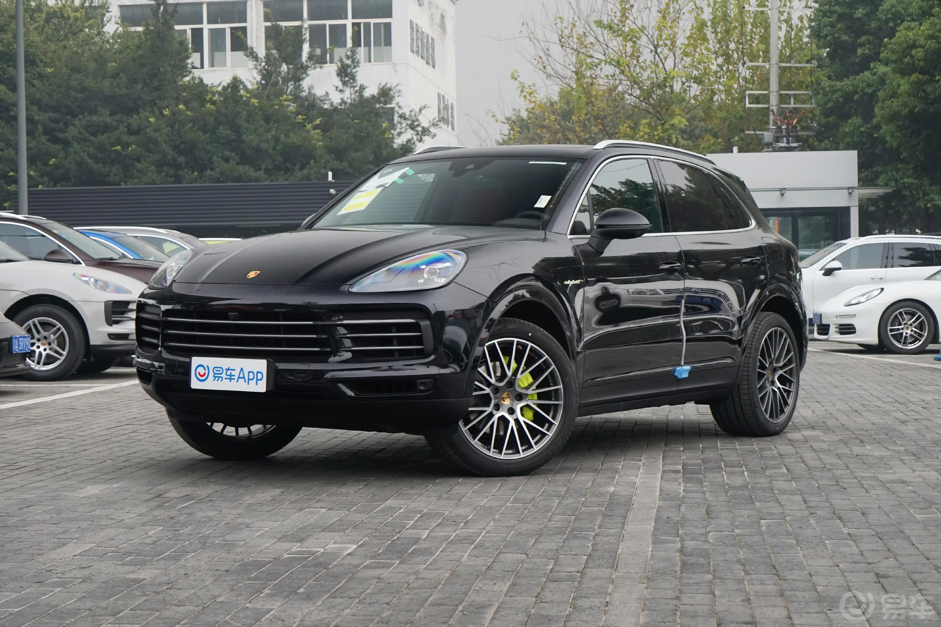 Cayenne E-HybridCayenne E-Hybrid 2.0T侧前45度车头向左水平