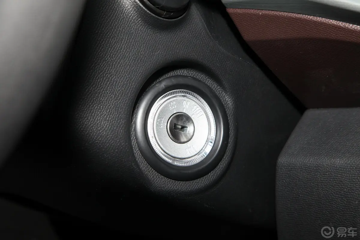 凯程F702.4T 手自一体 四驱 豪华版 汽油钥匙孔或一键启动按键