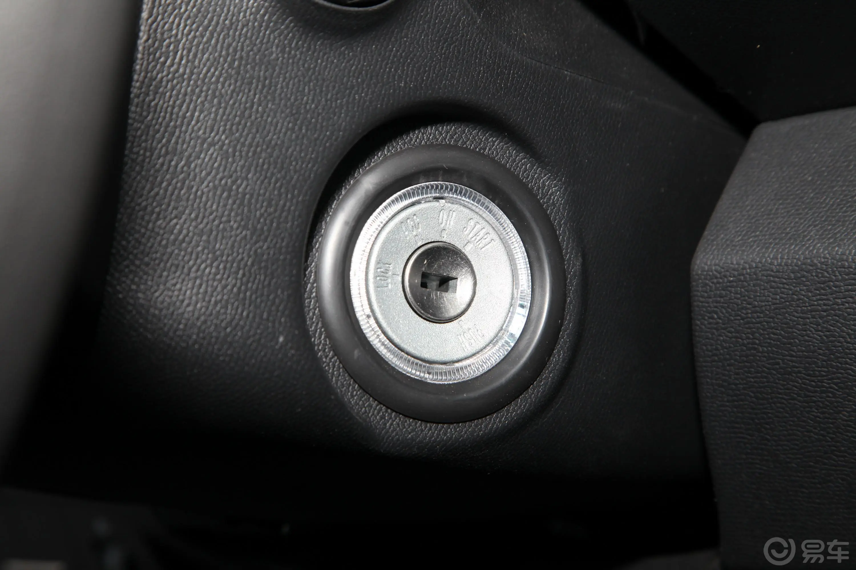凯程F702.4T 两驱 标轴 标准版 汽油 国VI钥匙孔或一键启动按键