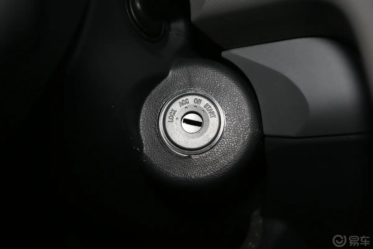 风景G9商务车 2.4L 手动 长轴高顶 商运版 9座 汽油 国VI钥匙孔或一键启动按键