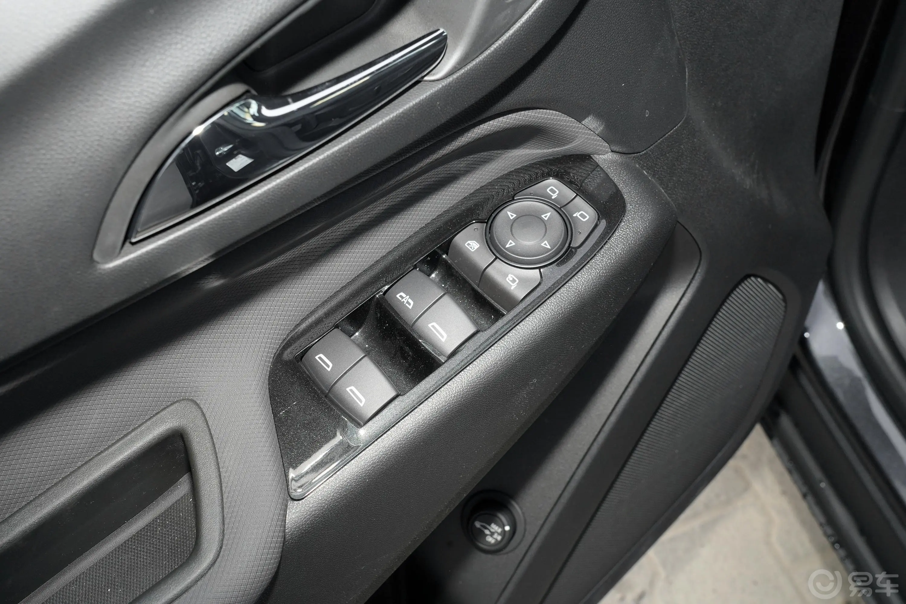 探界者550T RS 四驱 智能拓界版车窗调节整体