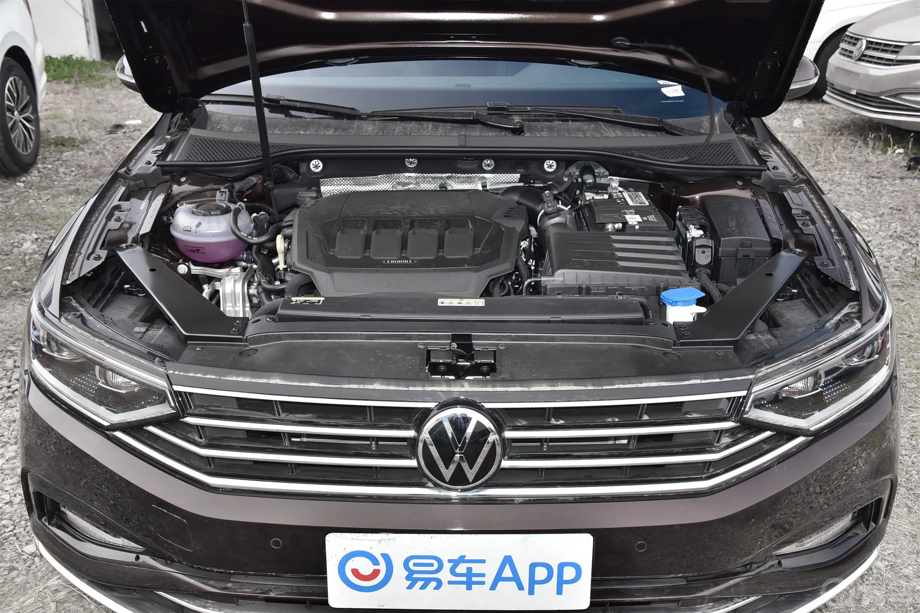 迈腾330TSI 双离合 豪华版发动机舱整体