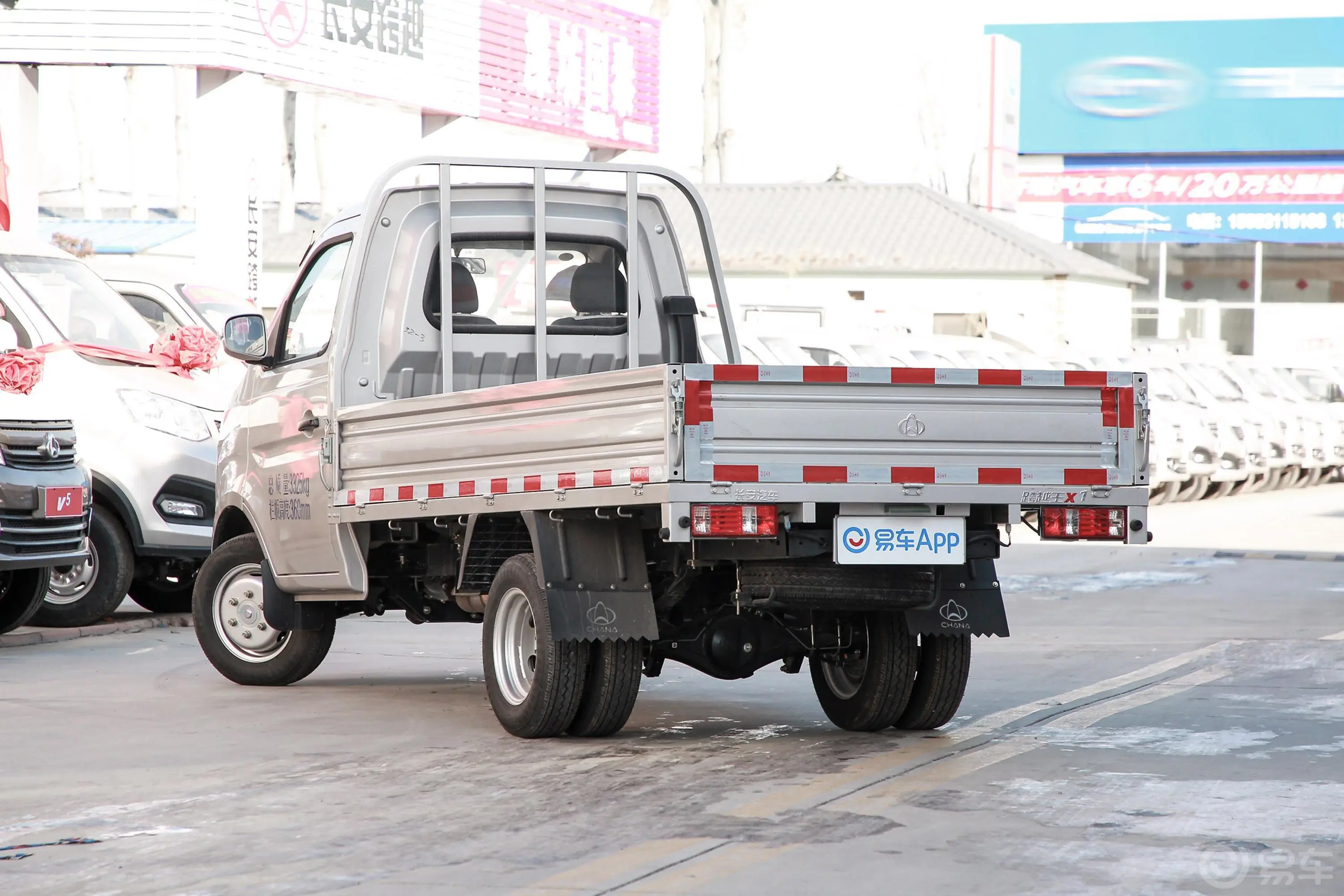 跨越王X1载货汽车N1 1.2L 单排双后轮 标准版 SC1034XDD6B2 汽油 国VI侧后45度车头向左水平