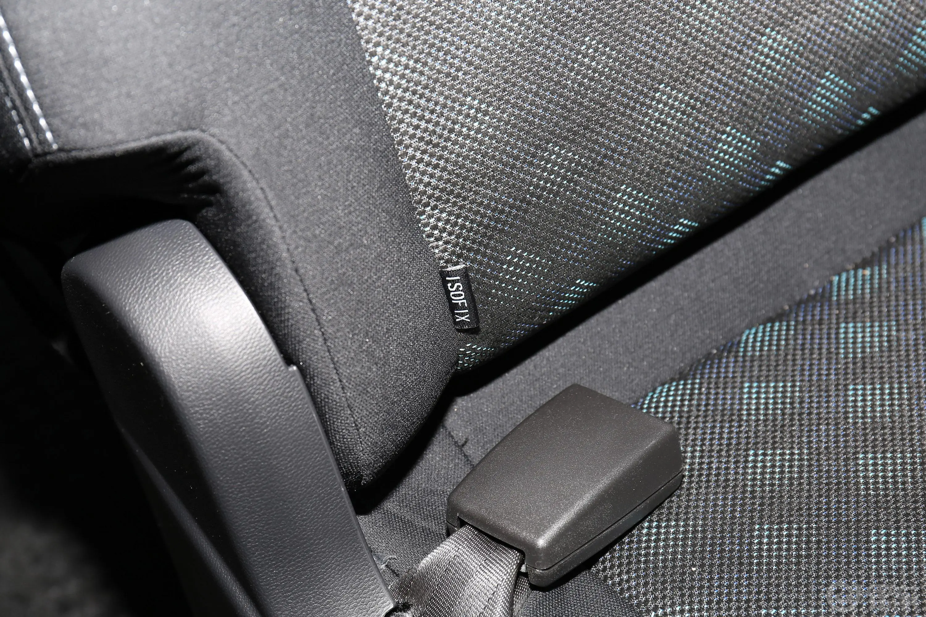 新途V80Plus 傲运通 2.0T 手动 长轴中顶 6/7/8/9座儿童座椅接口