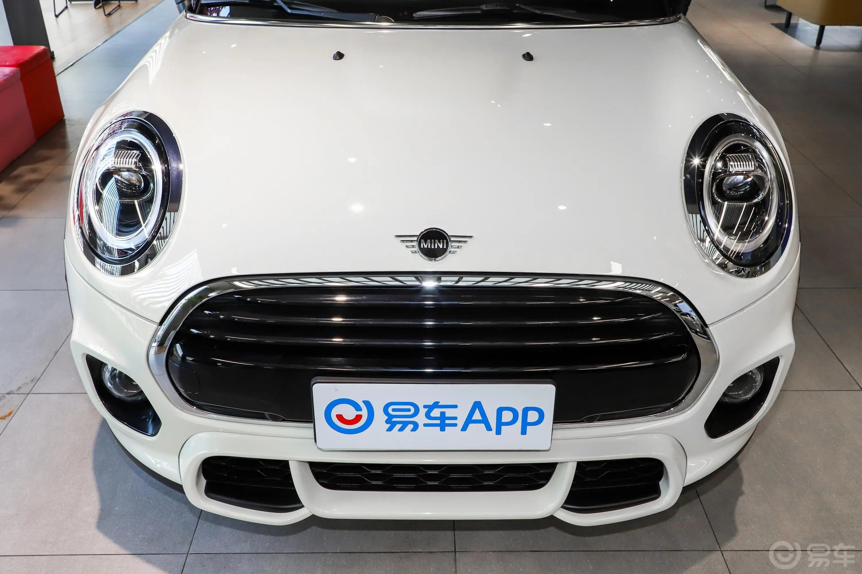 MINI1.5T COOPER 赛车手前格栅侧俯拍