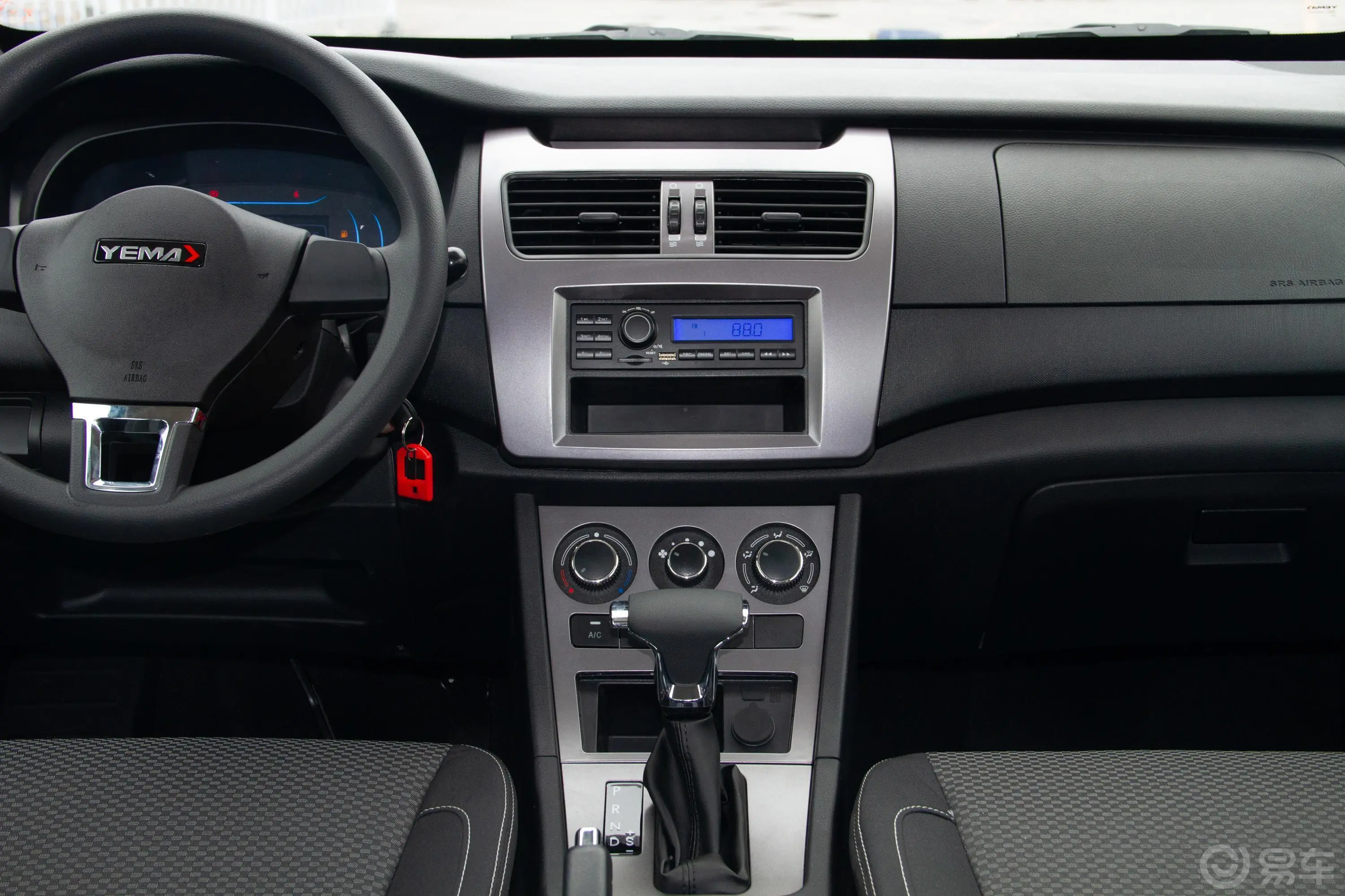 斯派卡改款 1.5L CVT 舒适型中控台整体