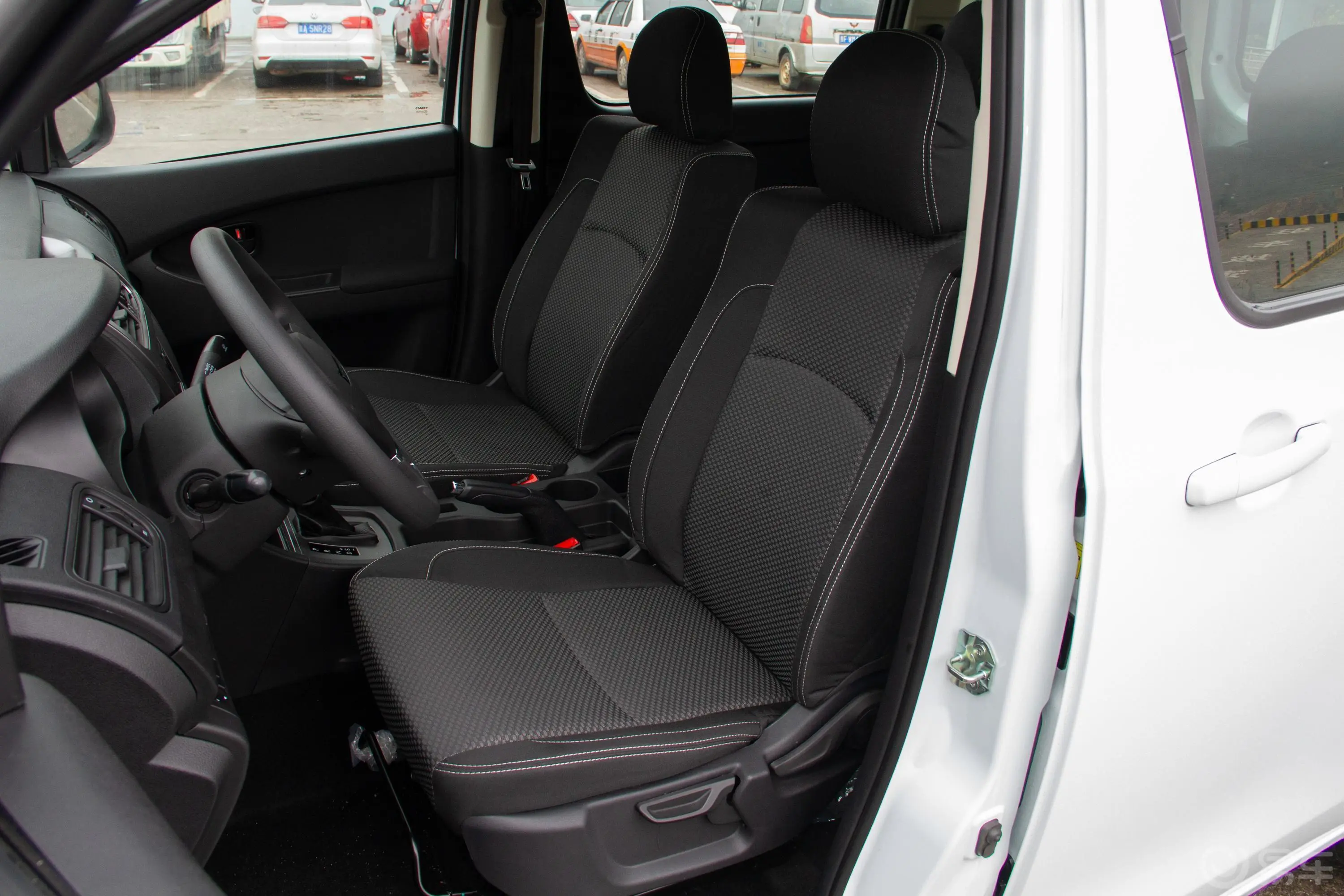 斯派卡改款 1.5L CVT 舒适型驾驶员座椅