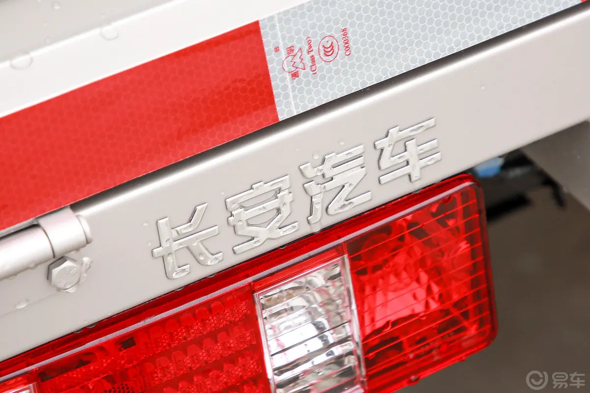 跨越王X1载货汽车N1 1.2L 双排单后轮 舒适版（5.62米） SC1034XAS6B2 汽油 国VI外观
