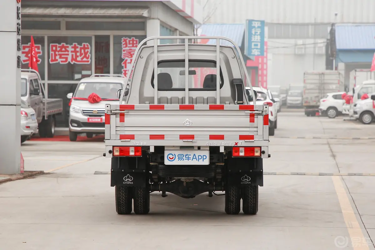 跨越王X1载货汽车N1 1.2L 双排双后轮 舒适版(5.62米) SC1034XAS6B2 汽油 国VI正后水平