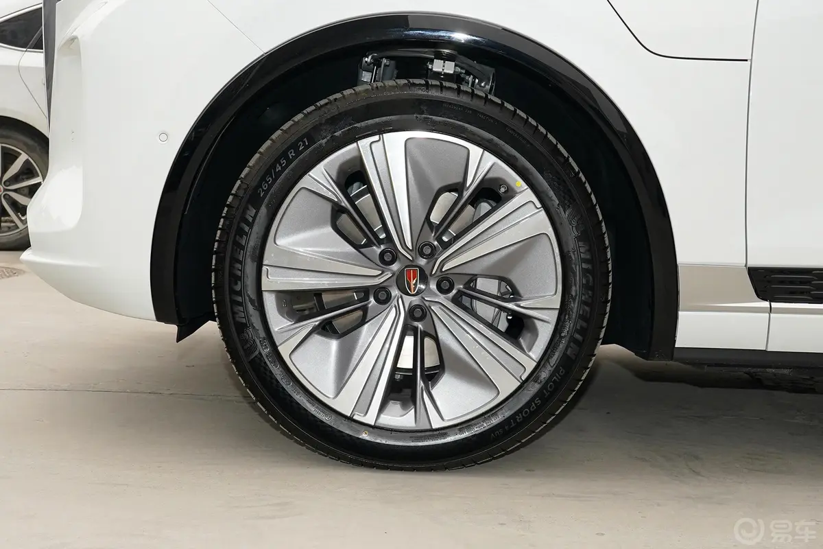 红旗E-HS9510km 旗·畅版 6座前轮毂造型