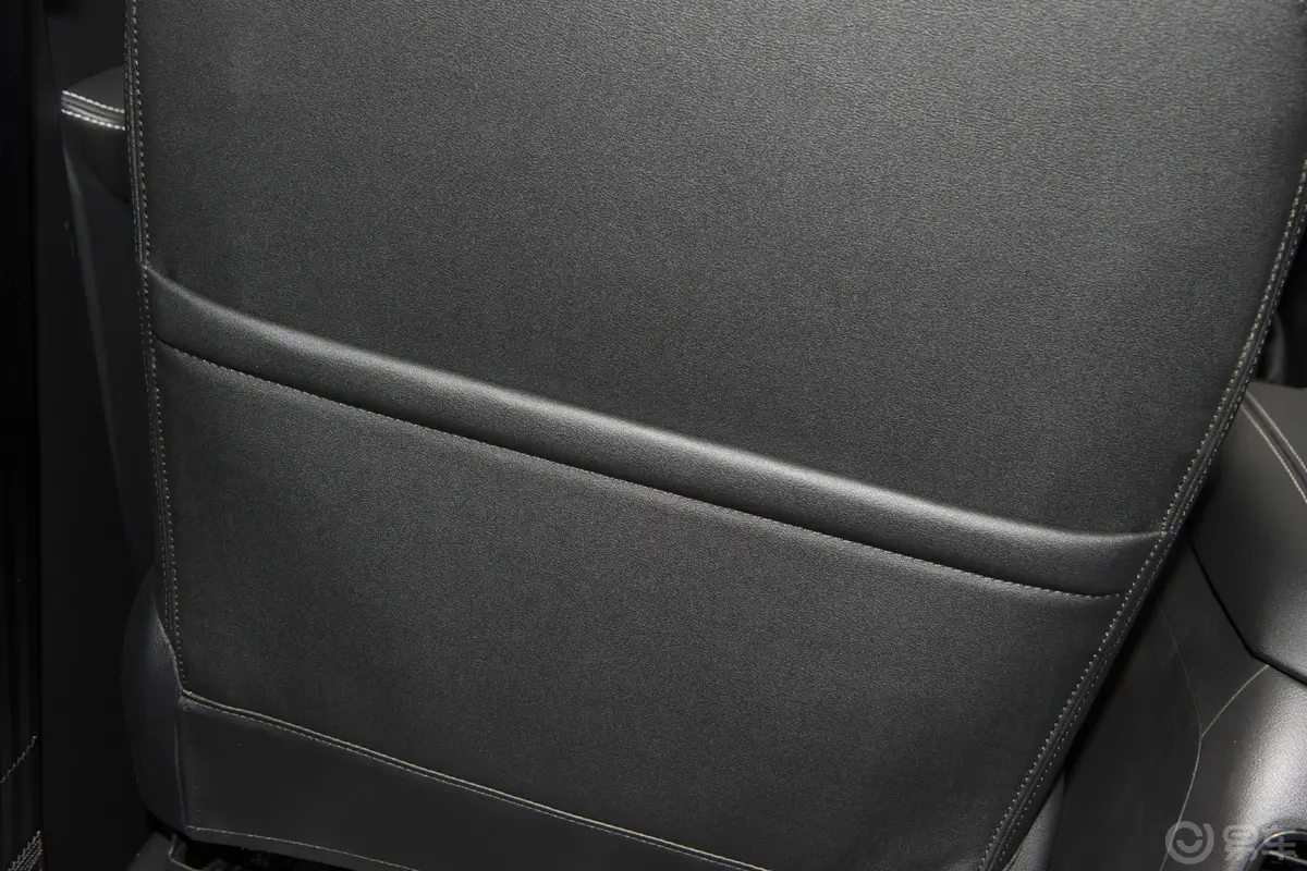 宝骏530全球车周年纪念版 1.5T CVT 尊贵互联型 5座空间