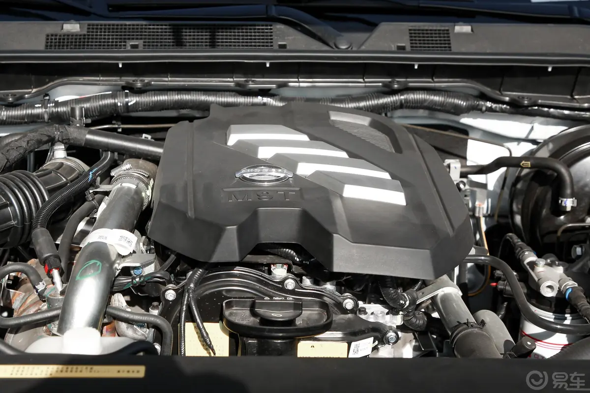 锐骐6都市版 2.3T 手动两驱标准型 柴油发动机特写
