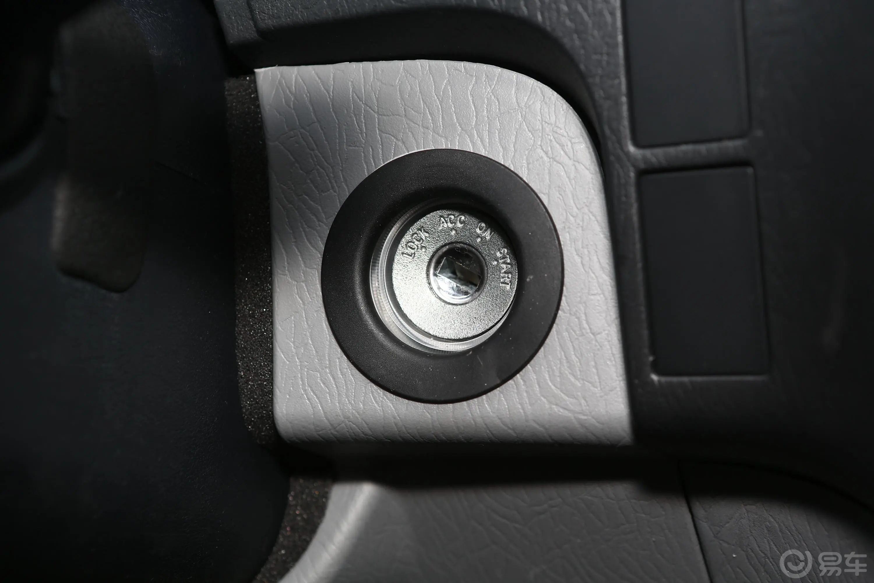 风景G5多用途乘用车 2.0L 手动 长轴平顶 商运版 6座 国VI钥匙孔或一键启动按键
