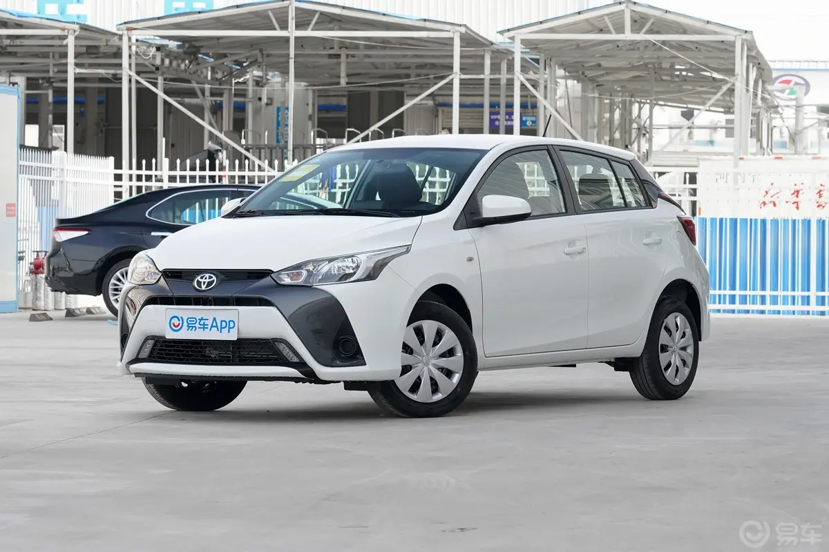 YARiS L 致炫1.5L CVT 领先版侧前45度车头向左水平