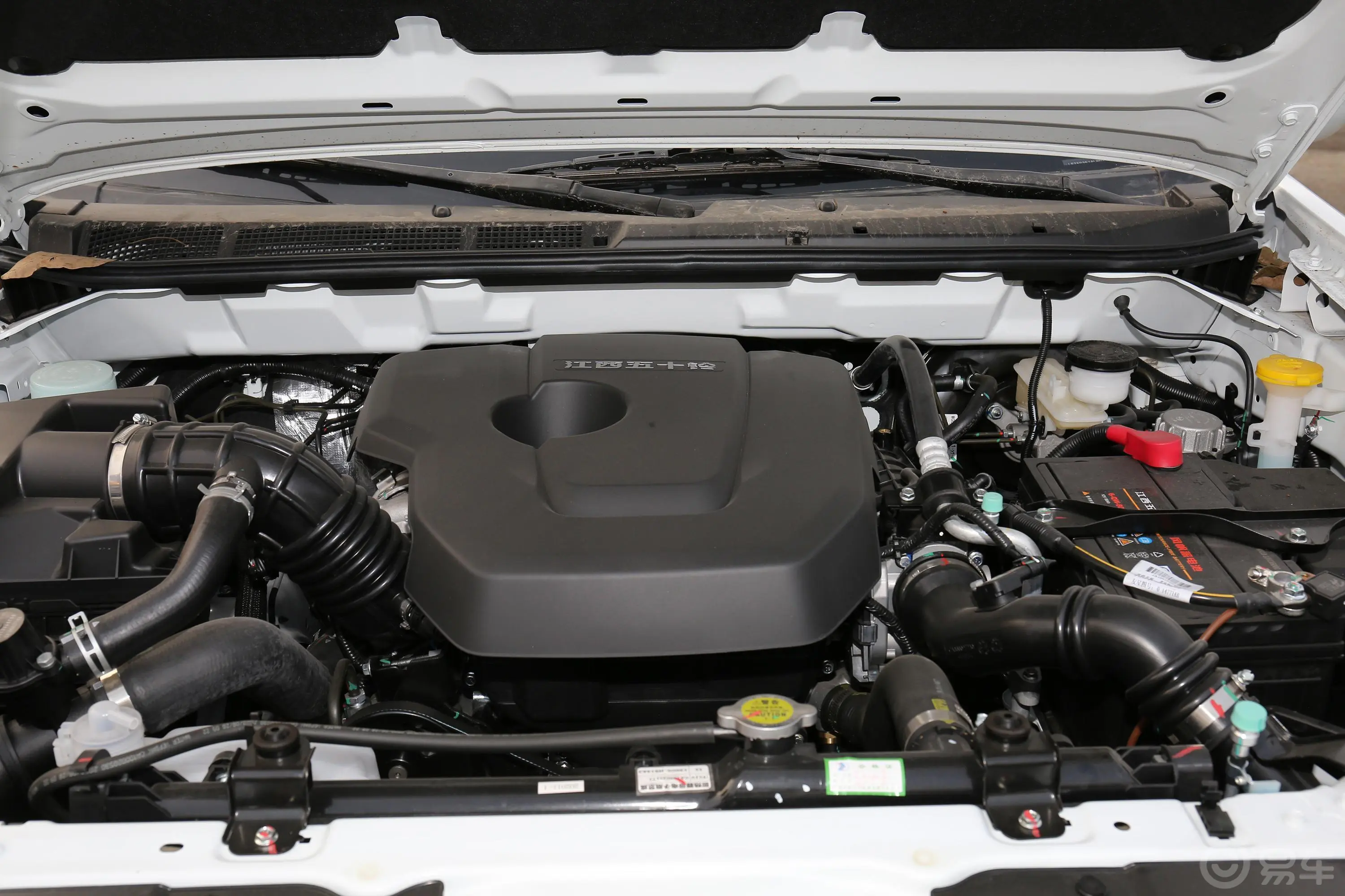 瑞迈2.4T 手动 四驱 标轴舒适版 汽油外观