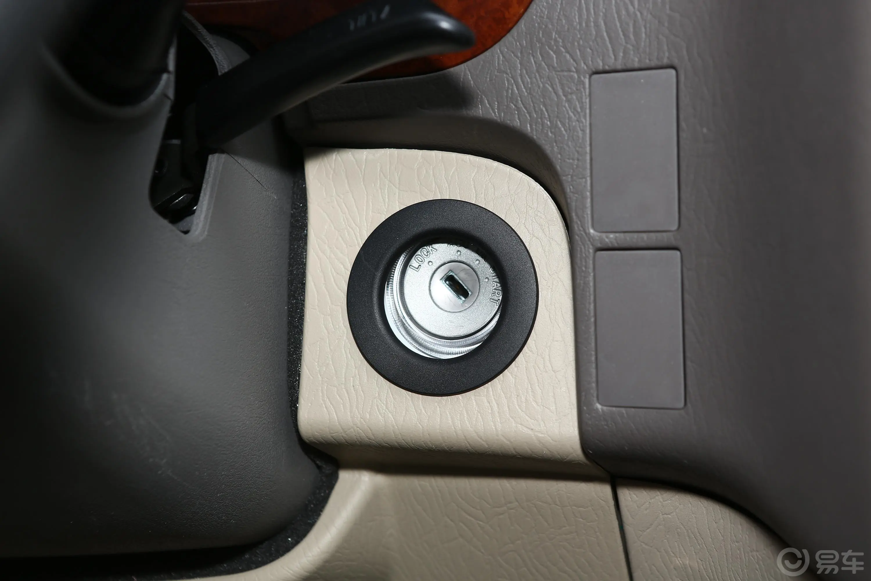 风景G5多用途乘用车 2.0L 手动 长轴平顶 商运版 9座 国VI钥匙孔或一键启动按键