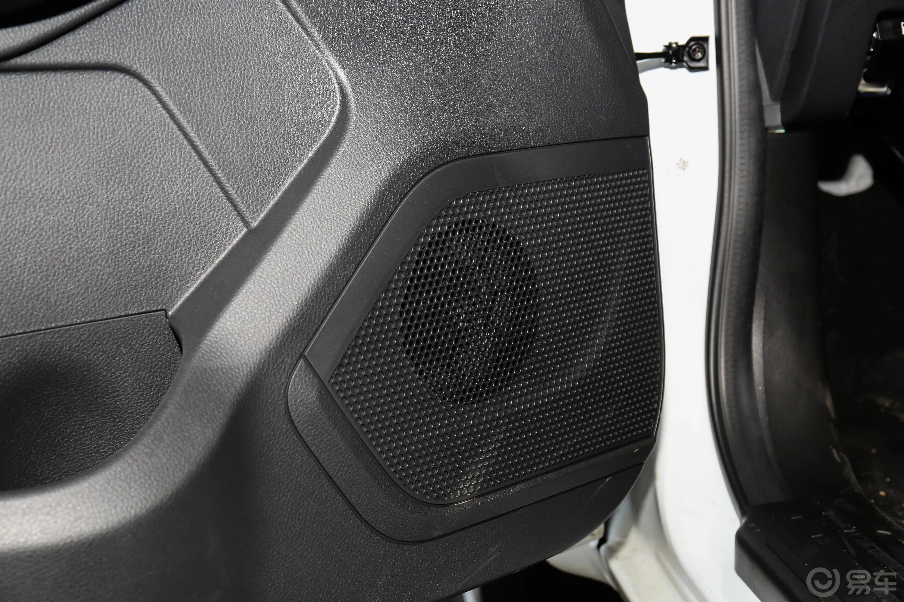 瑞迈2.4T 手动 四驱 标轴舒适版 汽油音响和品牌