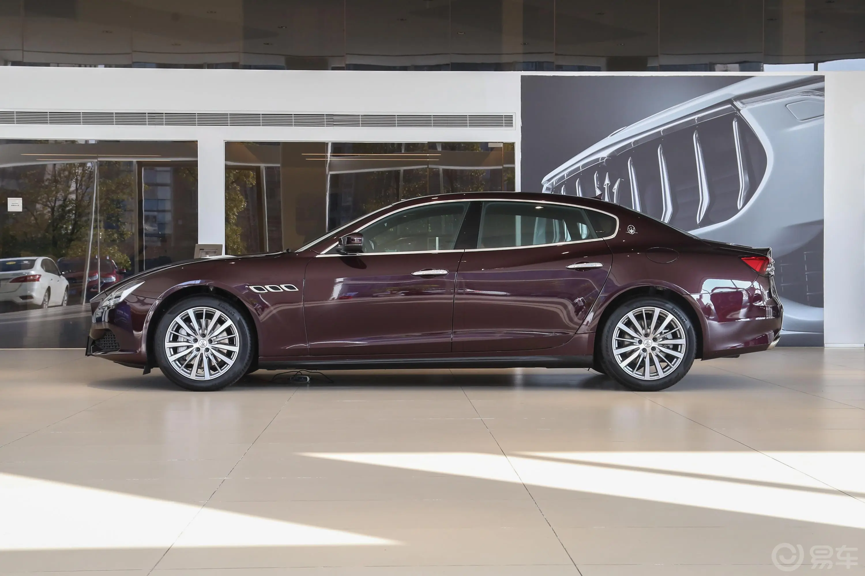 Quattroporte3.0T 标准版正侧车头向左水平