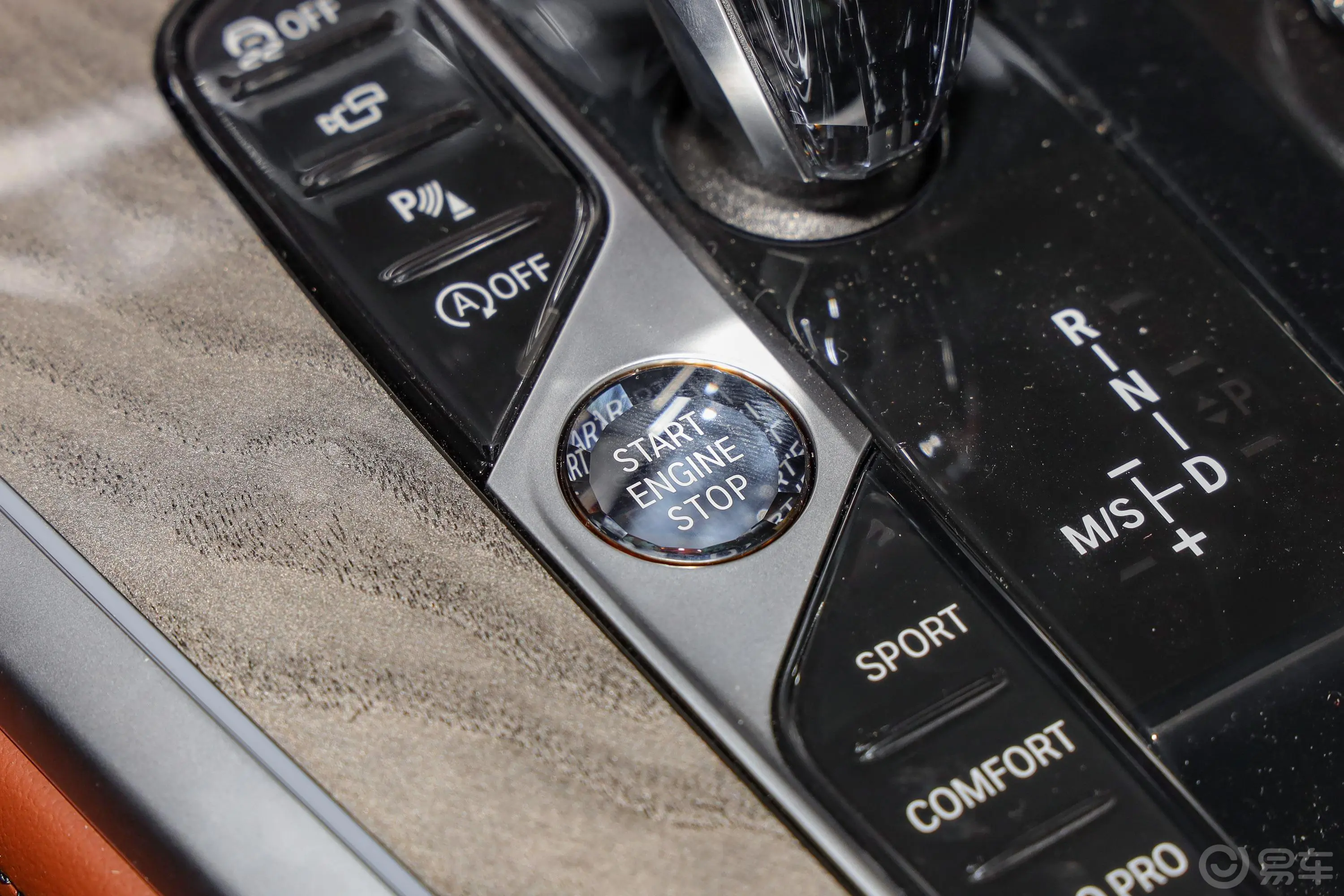 宝马X7xDrive40i 行政型 M运动套装钥匙孔或一键启动按键