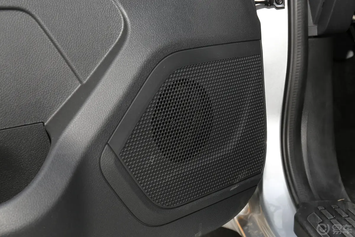 瑞迈2.8T 手动 四驱 加长舒适版 柴油音响和品牌